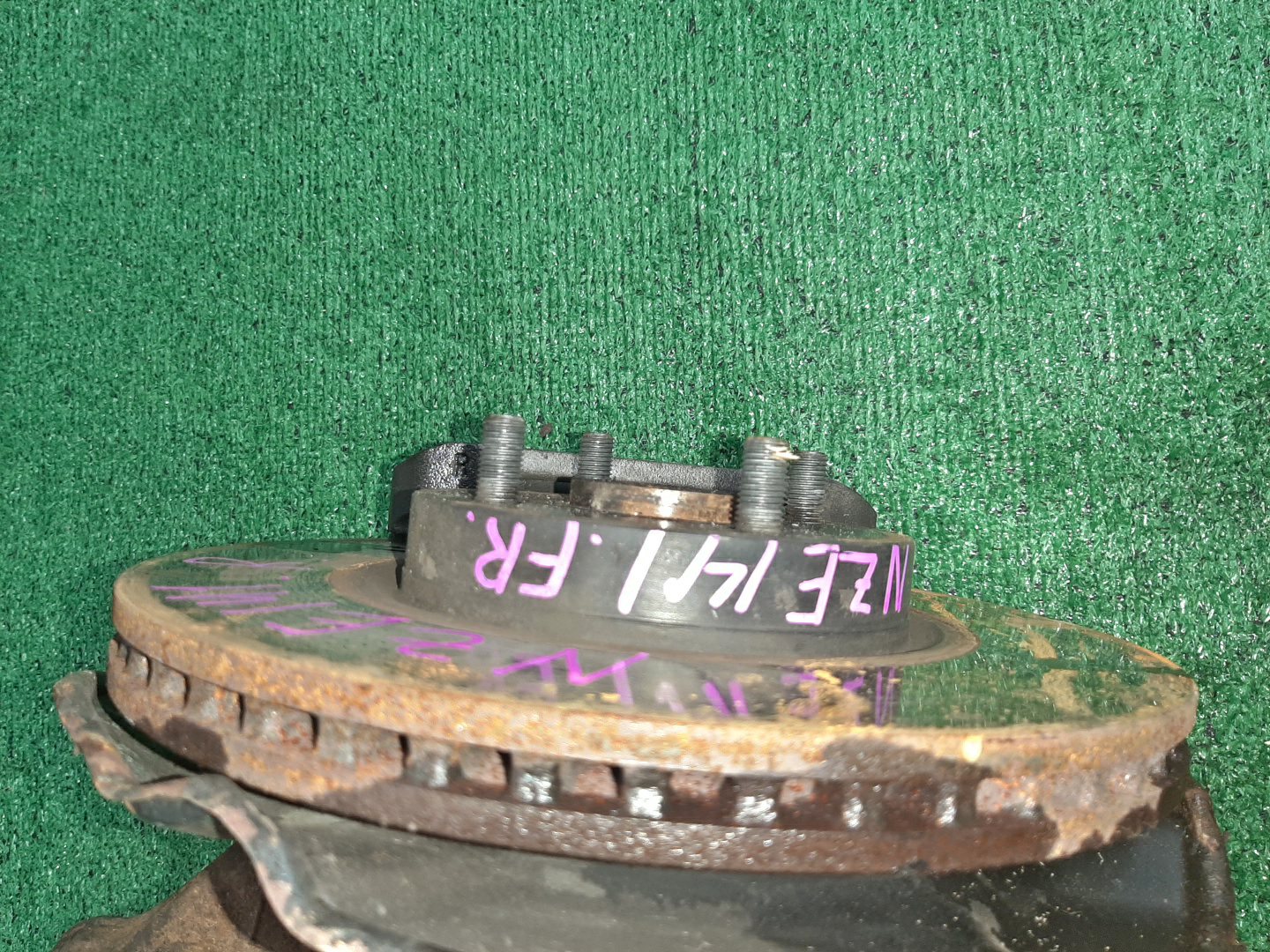 Ступица правая передняя TOYOTA AXIO, COROLLA FIELDER, COROLLA AXIO, FIELDER NZE141, ZRE142, ZRE142G, NZE141G 1NZ-FE, 2ZR-FAE, 2ZR-FE 2 ракурс Ступица правая передняя TOYOTA AXIO, COROLLA FIELDER, COROLLA AXIO, FIELDER NZE141, ZRE142, ZRE142G, NZE141G 1NZ-FE, 2ZR-FAE, 2ZR-FE 2 ракурс
