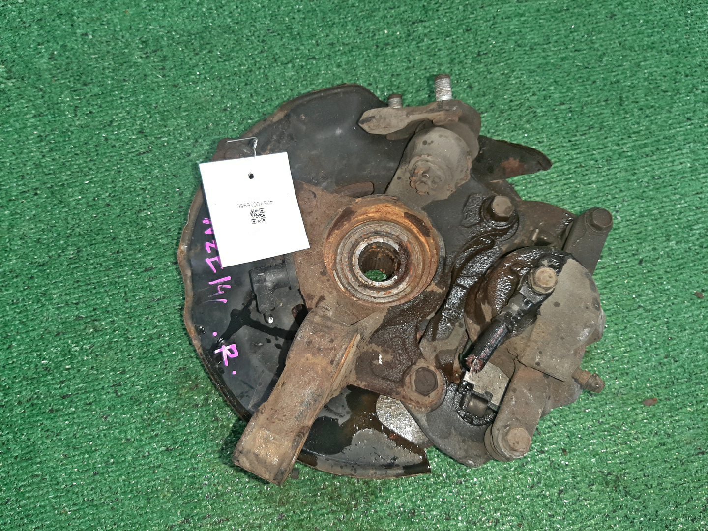 Ступица правая передняя TOYOTA AXIO, COROLLA FIELDER, COROLLA  AXIO, FIELDER NZE141, ZRE142, ZRE142G, NZE141G 1NZ-FE, 2ZR-FAE, 2ZR-FE 3 ракурс