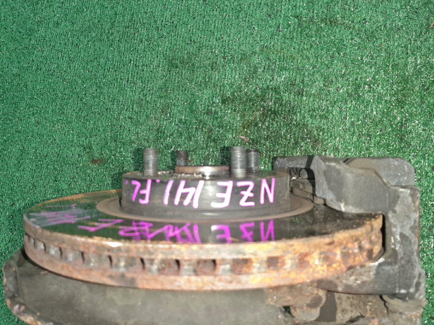 Ступица левая передняя TOYOTA AXIO, COROLLA FIELDER, COROLLA AXIO, FIELDER NZE141, ZRE142, ZRE142G, NZE141G 1NZ-FE, 2ZR-FAE, 2ZR-FE 2 ракурс Ступица левая передняя TOYOTA AXIO, COROLLA FIELDER, COROLLA AXIO, FIELDER NZE141, ZRE142, ZRE142G, NZE141G 1NZ-FE, 2ZR-FAE, 2ZR-FE 2 ракурс
