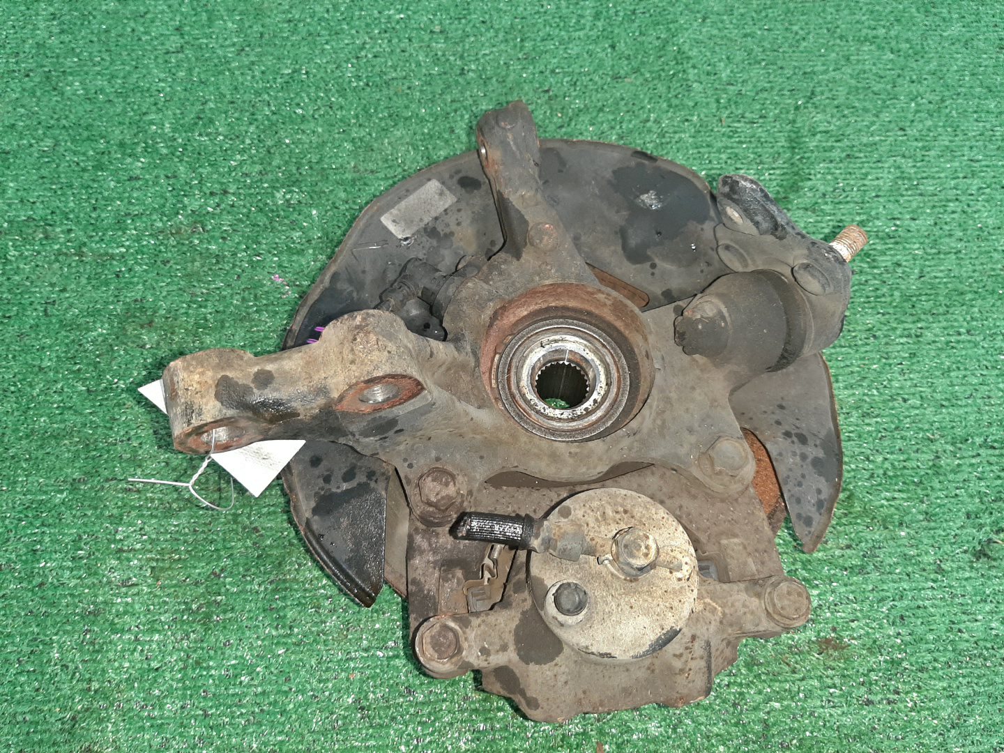 Ступица правая передняя TOYOTA COROLLA, COROLLA FIELDER, ALLEX, COROLLA RUNX NZE121, NZE121G 1NZ-FE 3 ракурс