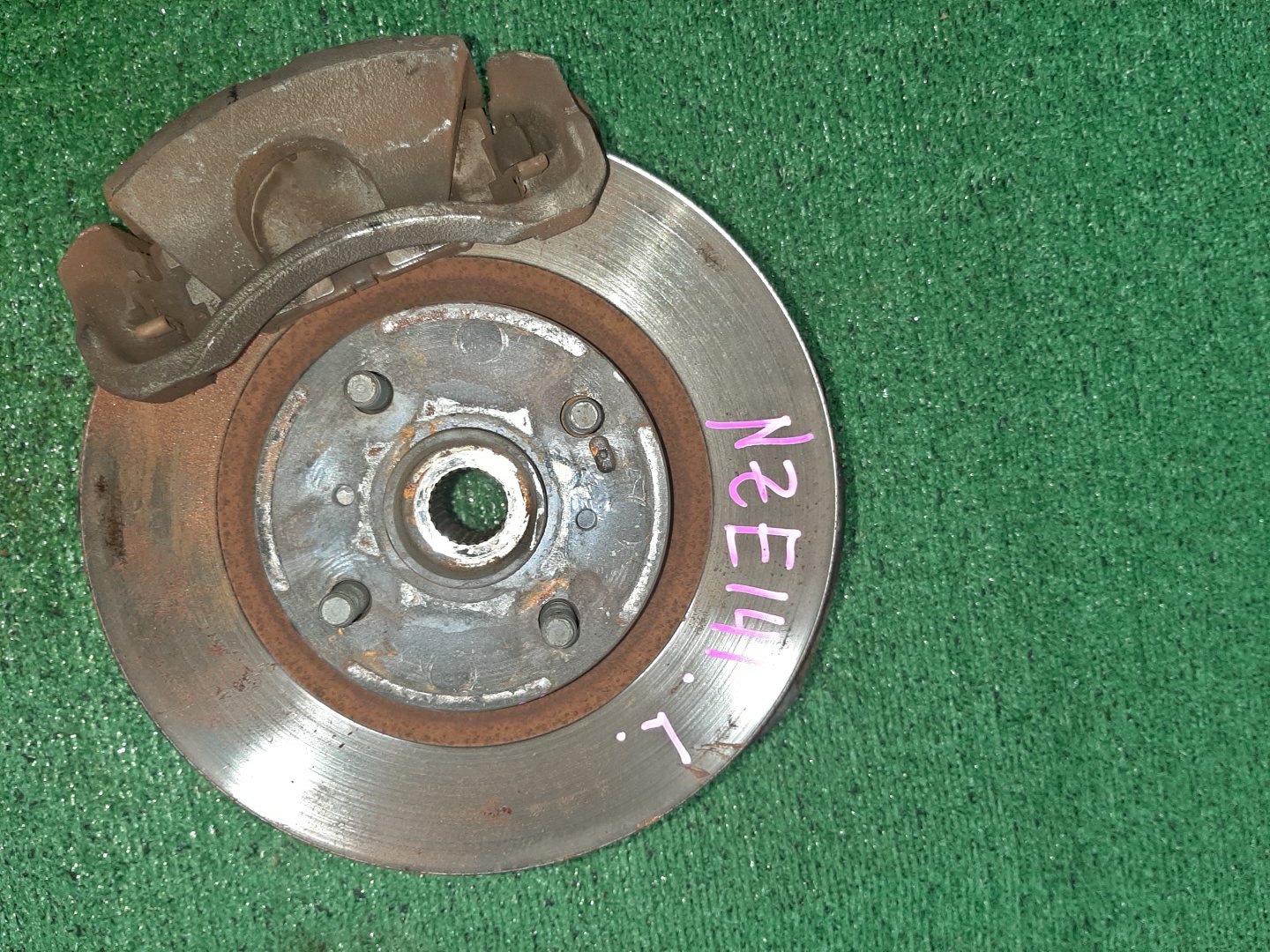 Ступица левая передняя TOYOTA AXIO, COROLLA FIELDER, COROLLA AXIO, FIELDER NZE141, ZRE142, ZRE142G, NZE141G 1NZ-FE, 2ZR-FAE, 2ZR-FE 1 ракурс Ступица левая передняя TOYOTA AXIO, COROLLA FIELDER, COROLLA AXIO, FIELDER NZE141, ZRE142, ZRE142G, NZE141G 1NZ-FE, 2ZR-FAE, 2ZR-FE 1 ракурс