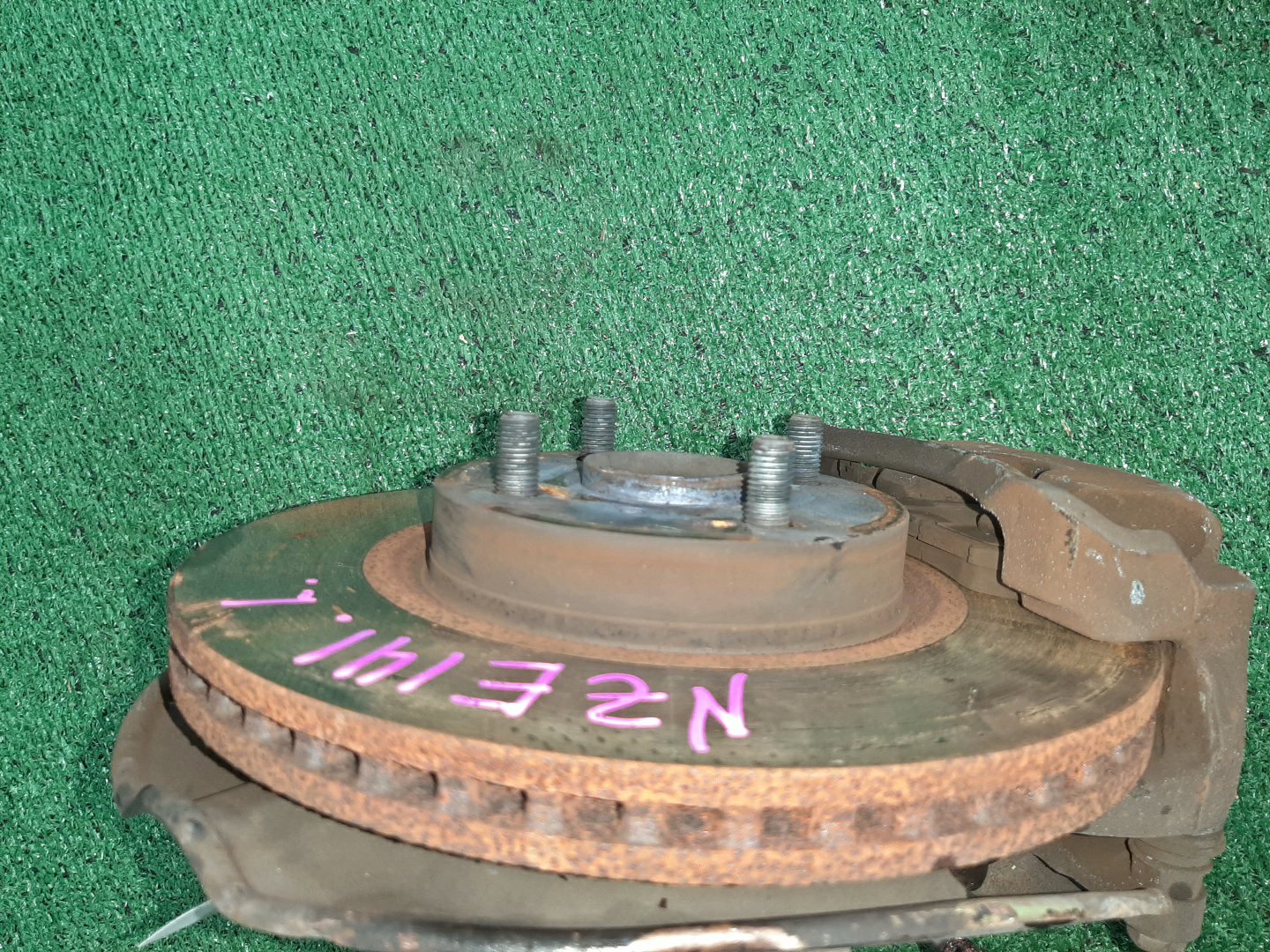 Ступица левая передняя TOYOTA AXIO, COROLLA FIELDER, COROLLA AXIO, FIELDER NZE141, ZRE142, ZRE142G, NZE141G 1NZ-FE, 2ZR-FAE, 2ZR-FE 2 ракурс Ступица левая передняя TOYOTA AXIO, COROLLA FIELDER, COROLLA AXIO, FIELDER NZE141, ZRE142, ZRE142G, NZE141G 1NZ-FE, 2ZR-FAE, 2ZR-FE 2 ракурс