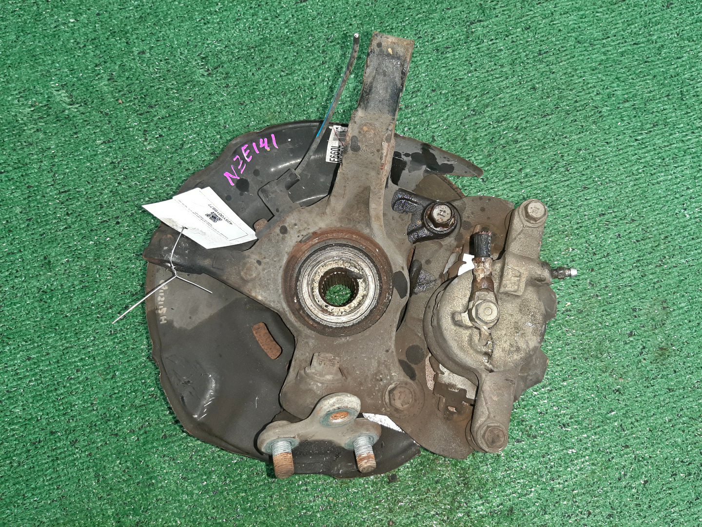Ступица левая передняя TOYOTA AXIO, COROLLA FIELDER, COROLLA  AXIO, FIELDER NZE141, ZRE142, ZRE142G, NZE141G 1NZ-FE, 2ZR-FAE, 2ZR-FE 3 ракурс