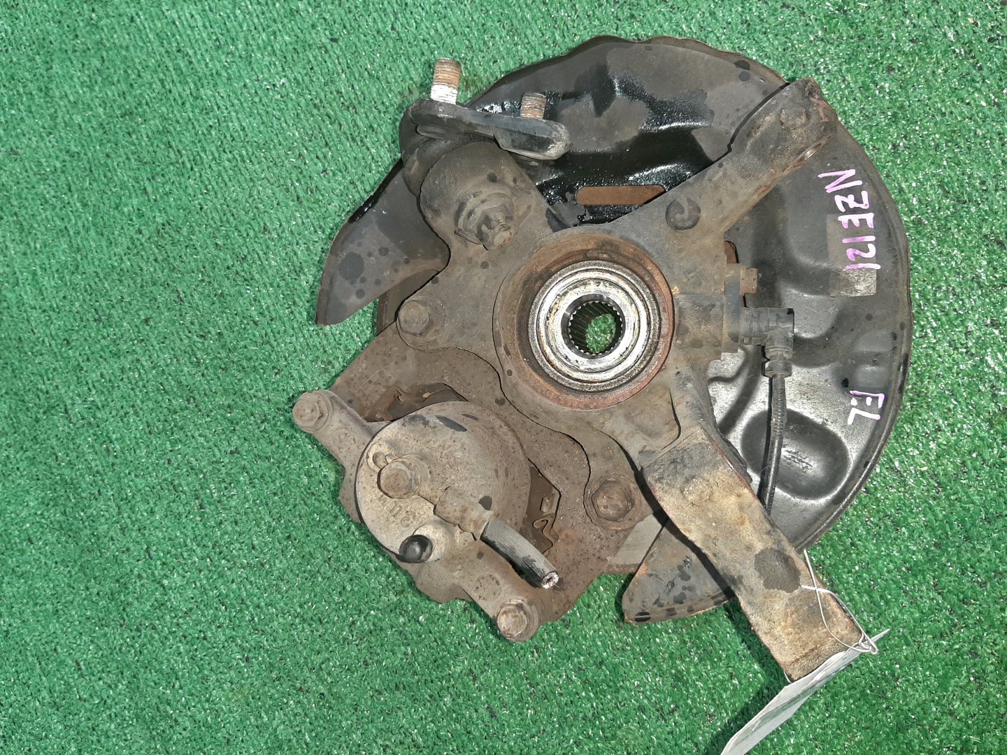 Ступица левая передняя TOYOTA COROLLA, COROLLA FIELDER, ALLEX, COROLLA RUNX NZE121 1NZ-FE 3 ракурс