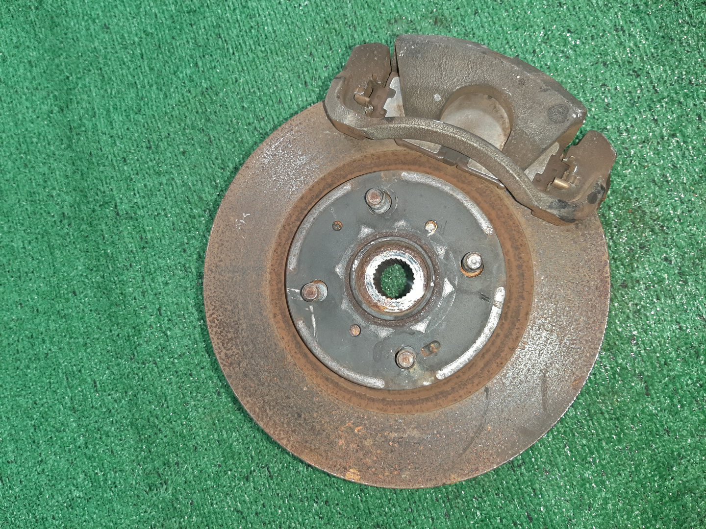 Ступица правая передняя TOYOTA AXIO, COROLLA FIELDER, COROLLA AXIO, FIELDER NZE141, ZRE142, ZRE142G, NZE141G 1NZ-FE, 2ZR-FAE, 2ZR-FE 1 ракурс Ступица правая передняя TOYOTA AXIO, COROLLA FIELDER, COROLLA AXIO, FIELDER NZE141, ZRE142, ZRE142G, NZE141G 1NZ-FE, 2ZR-FAE, 2ZR-FE 1 ракурс