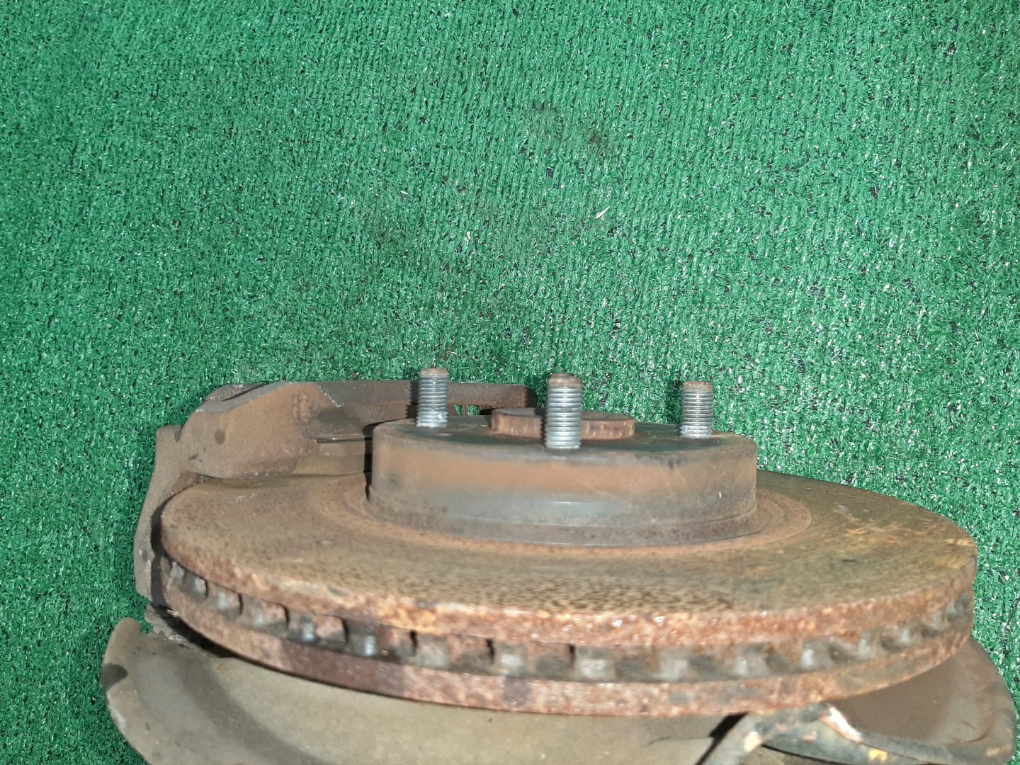 Ступица правая передняя TOYOTA AXIO, COROLLA FIELDER, COROLLA AXIO, FIELDER NZE141, ZRE142, ZRE142G, NZE141G 1NZ-FE, 2ZR-FAE, 2ZR-FE 2 ракурс Ступица правая передняя TOYOTA AXIO, COROLLA FIELDER, COROLLA AXIO, FIELDER NZE141, ZRE142, ZRE142G, NZE141G 1NZ-FE, 2ZR-FAE, 2ZR-FE 2 ракурс