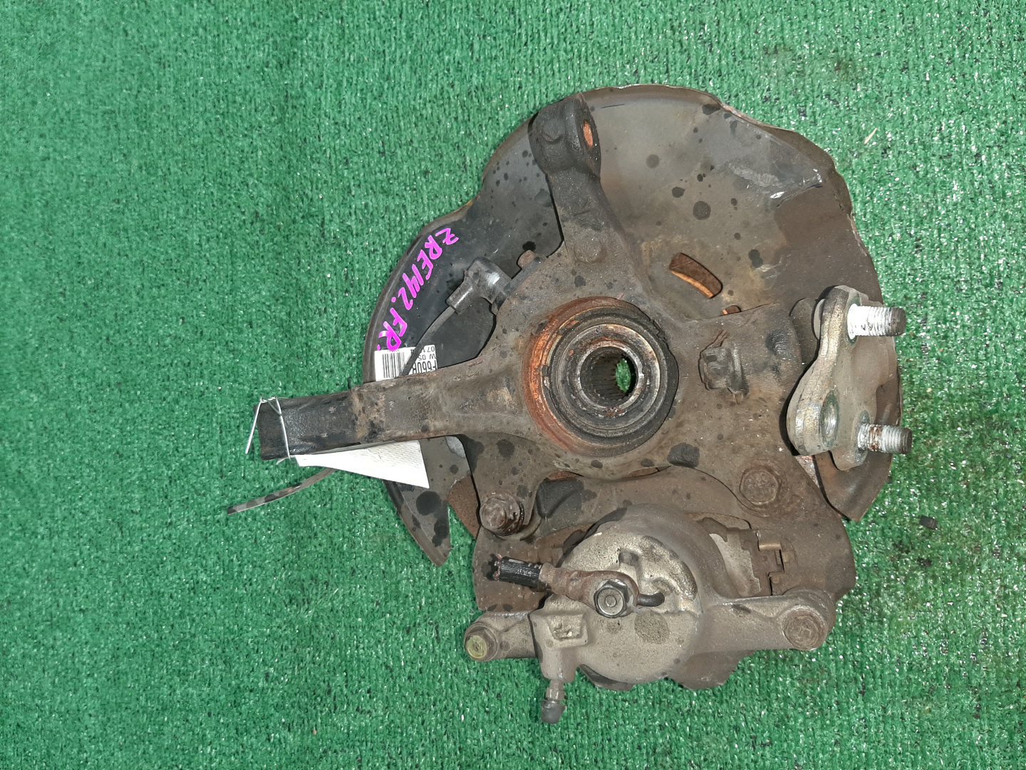 Ступица правая передняя TOYOTA AXIO, COROLLA FIELDER, COROLLA  AXIO, FIELDER NZE141, ZRE142, ZRE142G, NZE141G 1NZ-FE, 2ZR-FAE, 2ZR-FE 3 ракурс