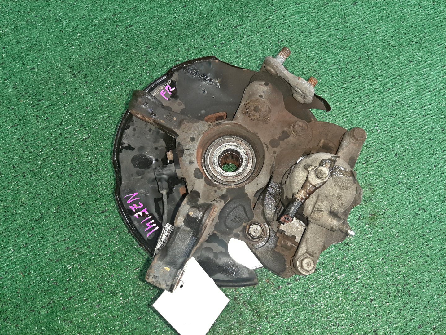 Ступица правая передняя TOYOTA AXIO, COROLLA FIELDER, COROLLA  AXIO, FIELDER NZE141, ZRE142, ZRE142G, NZE141G 1NZ-FE, 2ZR-FAE, 2ZR-FE 3 ракурс