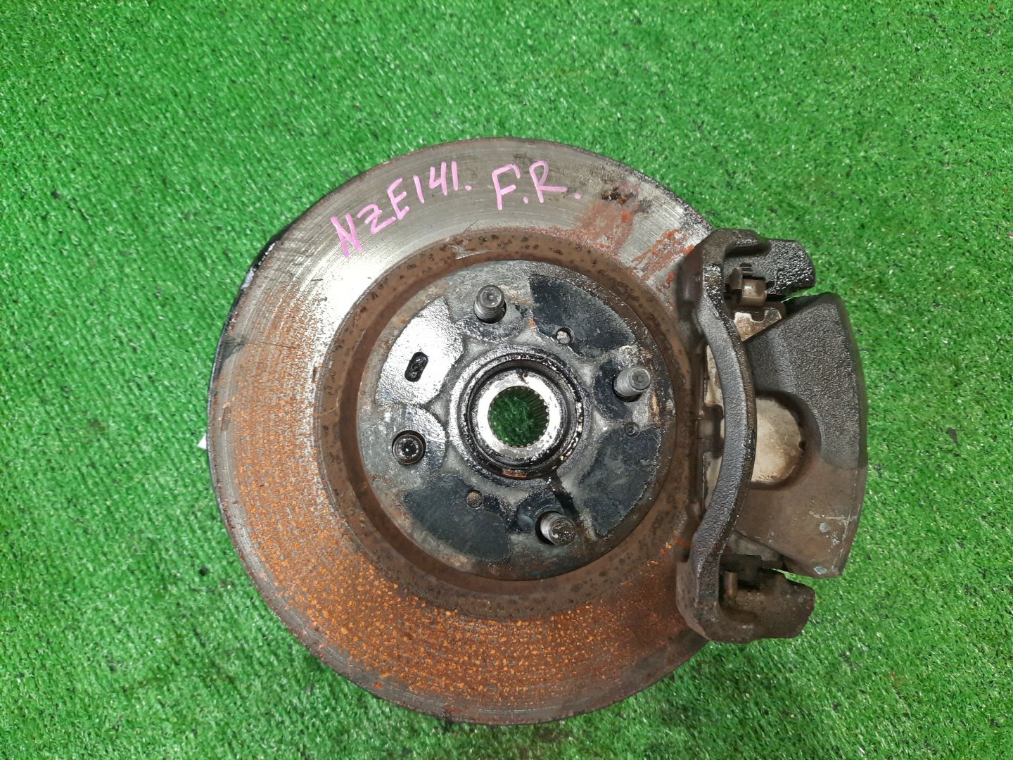Ступица правая передняя TOYOTA AXIO, COROLLA FIELDER, COROLLA AXIO, FIELDER NZE141, ZRE142, ZRE142G, NZE141G 1NZ-FE, 2ZR-FAE, 2ZR-FE 1 ракурс Ступица правая передняя TOYOTA AXIO, COROLLA FIELDER, COROLLA AXIO, FIELDER NZE141, ZRE142, ZRE142G, NZE141G 1NZ-FE, 2ZR-FAE, 2ZR-FE 1 ракурс
