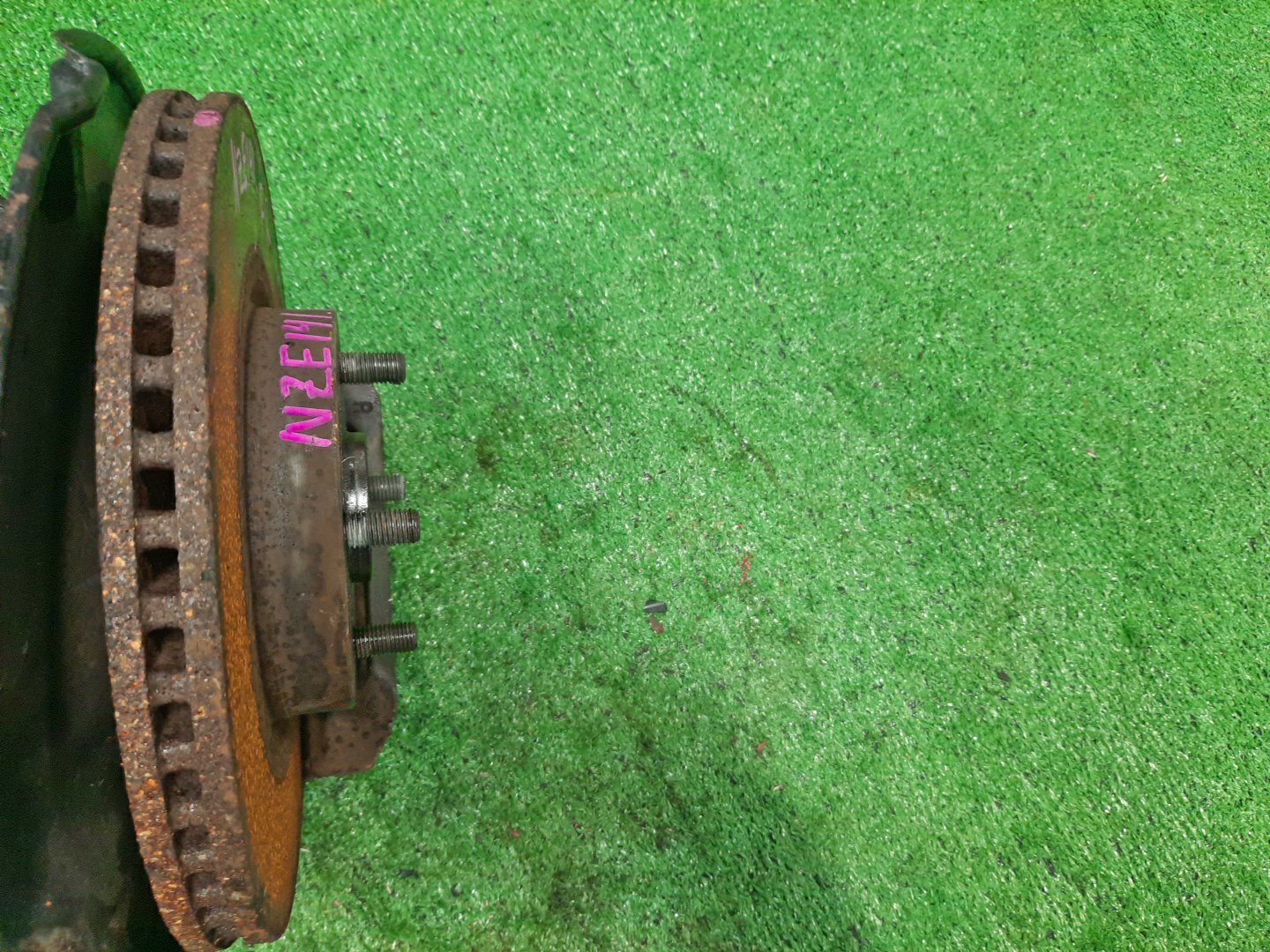 Ступица правая передняя TOYOTA AXIO, COROLLA FIELDER, COROLLA  AXIO, FIELDER NZE141, ZRE142, ZRE142G, NZE141G 1NZ-FE, 2ZR-FAE, 2ZR-FE 3 ракурс