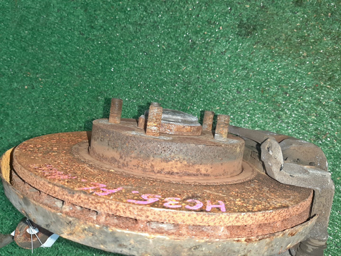 Ступица левая передняя NISSAN LAUREL, STAGEA HC35, GC35, SC35, WHC34, WGC34 RB20DE, RB25DE, RD28 2 ракурс