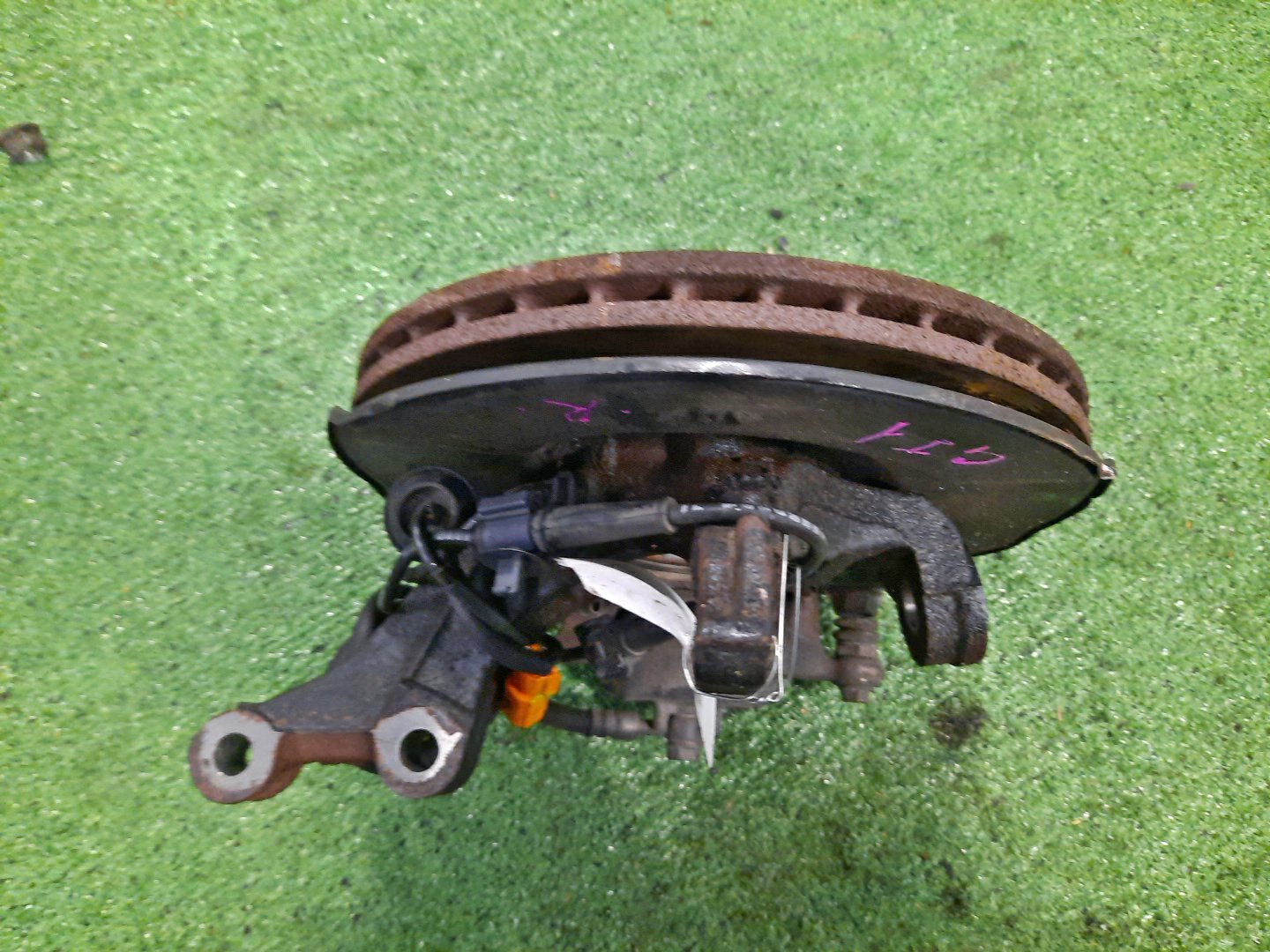 Ступица правая передняя HONDA AIRWAVE GJ1 L15A 3 ракурс
