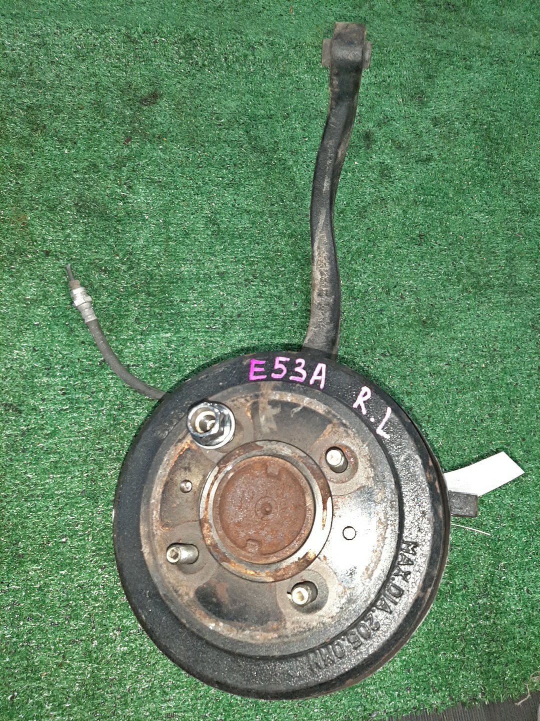 Ступица левая задняя MITSUBISHI GALANT, ETERNA, EMERAUDE E57A, E53A, E52A 4D68T, 6A11, 4G93 1 ракурс Ступица левая задняя MITSUBISHI GALANT, ETERNA, EMERAUDE E57A, E53A, E52A 4D68T, 6A11, 4G93 1 ракурс