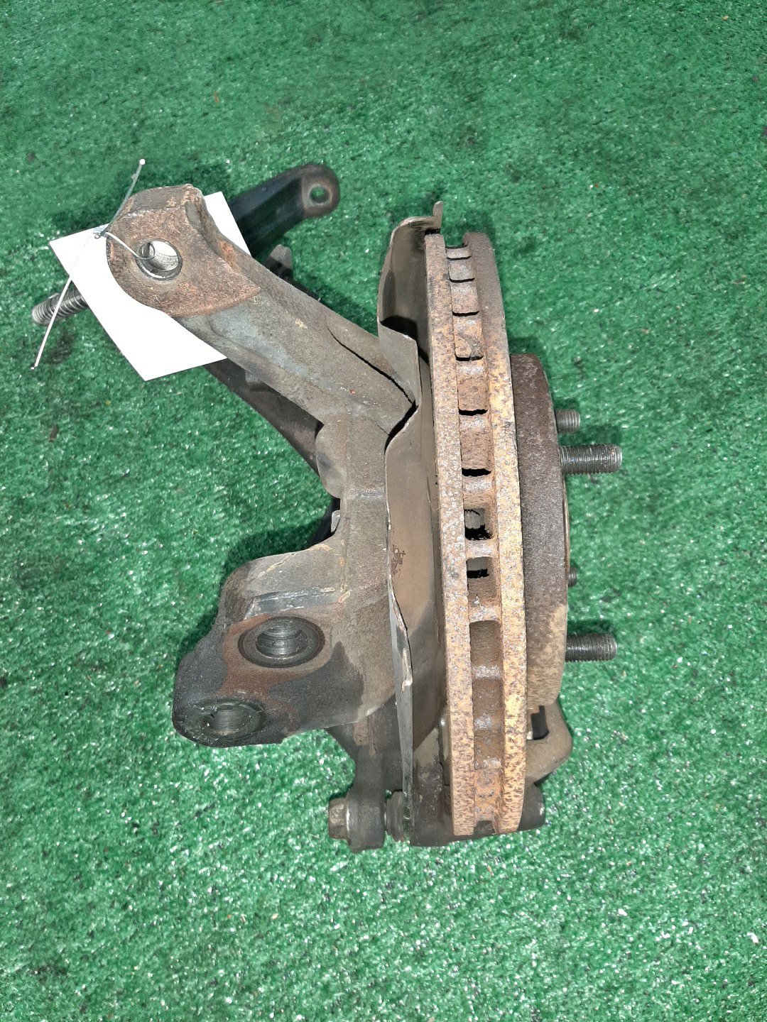 Ступица правая передняя MITSUBISHI GALANT E57A, E84A, E53A, E52A, E54A, E72A, E74A, E77A 4D68, 6A12, 6A11, 4G93 2 ракурс