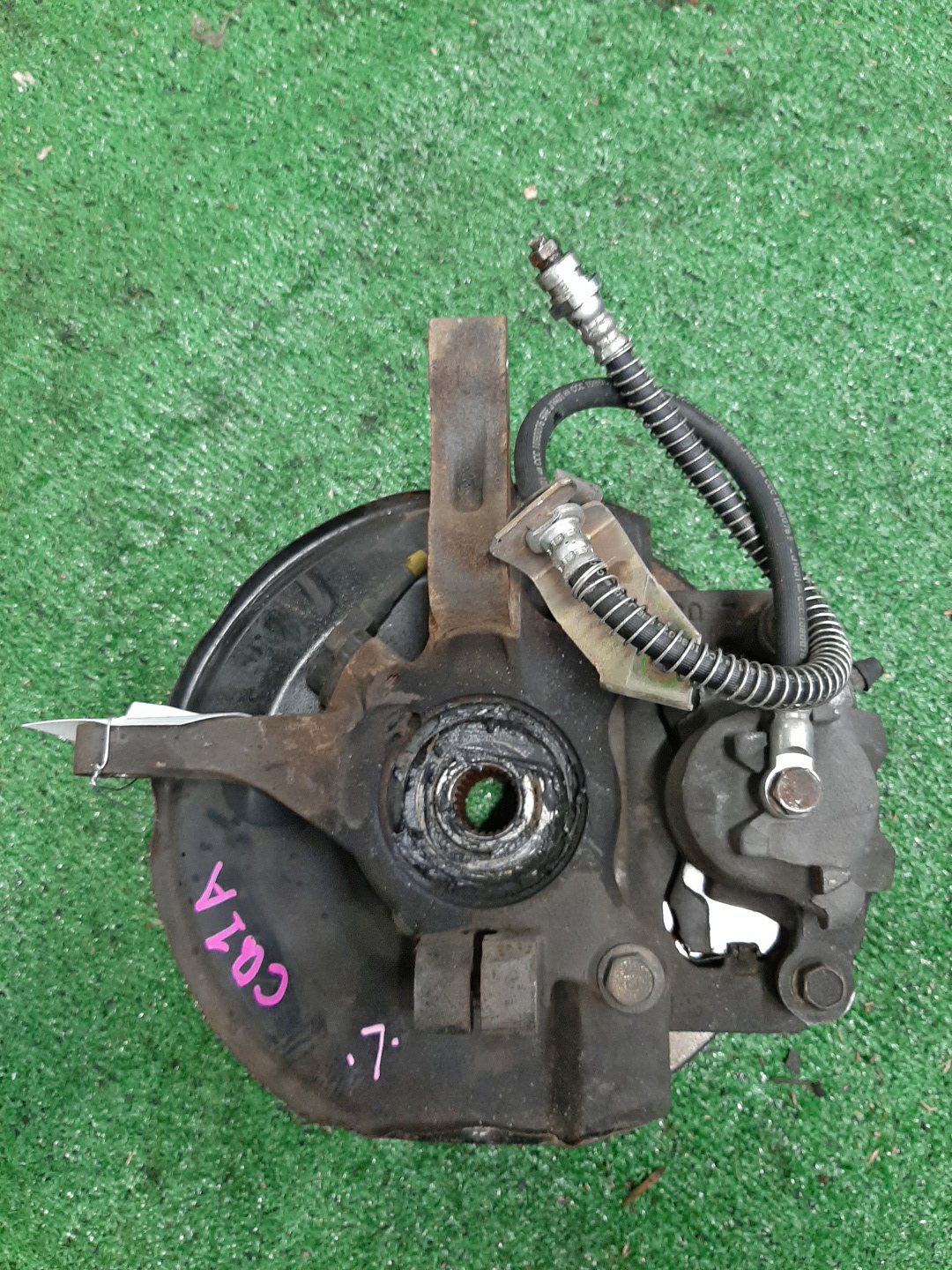 Ступица левая передняя MITSUBISHI MIRAGE DINGO CQ1A, CQ2A, CQ5A 4G13, 4G15, 4G93 3 ракурс