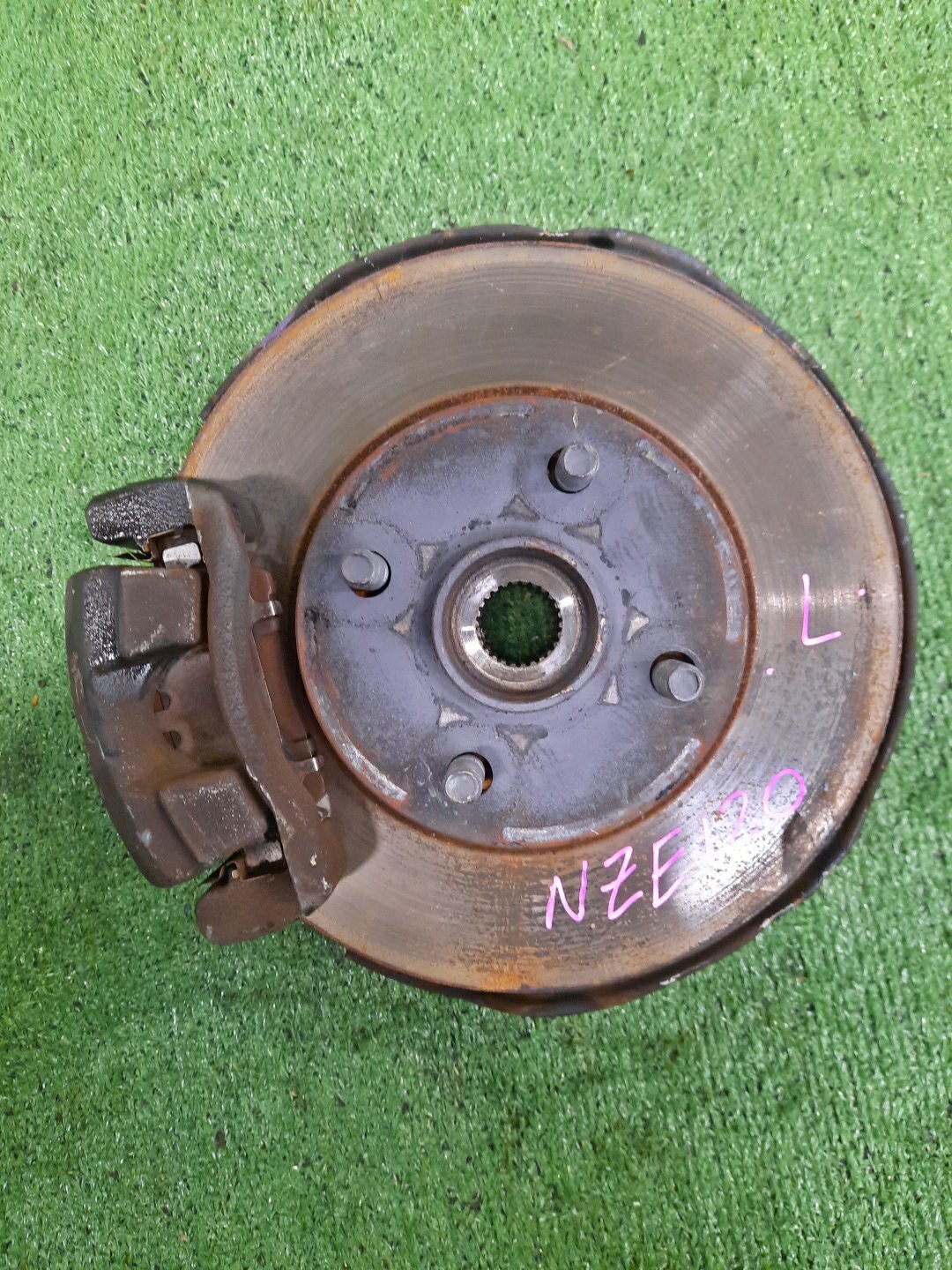 Ступица левая передняя TOYOTA COROLLA NZE120 2NZ-FE 1 ракурс