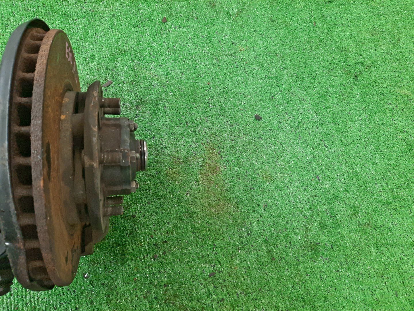 Ступица левая передняя NISSAN ELGRAND, TERRANO ATWE50, ALWE50, APWE50, AVWE50, PR50, LR50, TR50, RR50 ZD30DDTI, VG33E, VQ35DE, QD32ETI, TD27ETI 3 ракурс