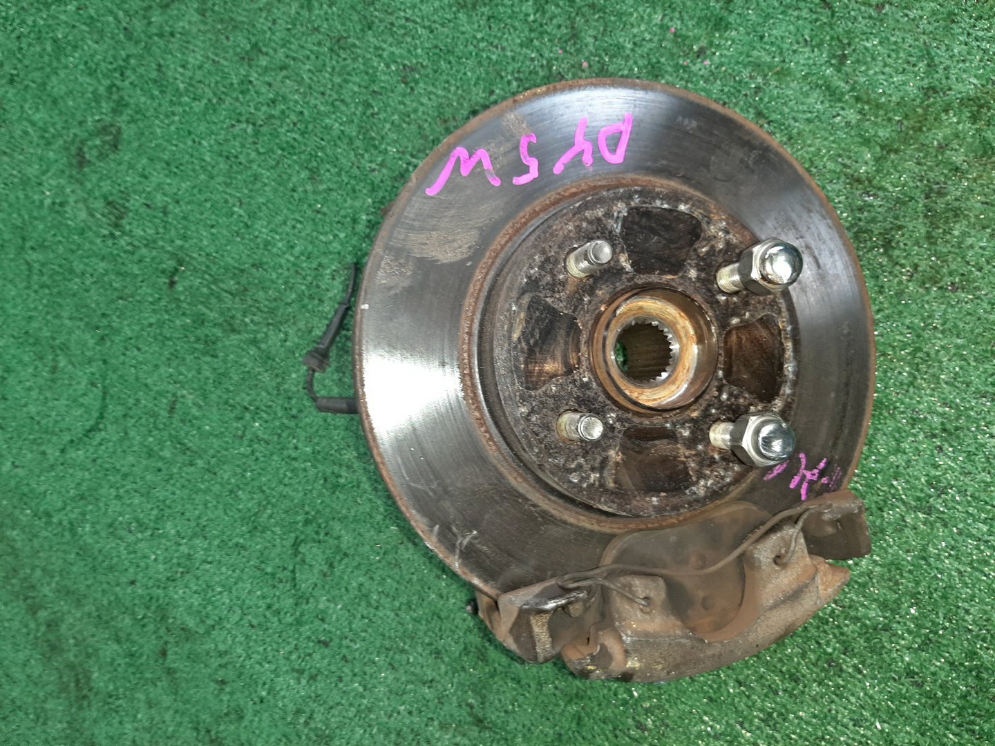 Ступица левая передняя MAZDA DEMIO, VERISA DY3W, DY5W, DY3R, DY5R, DC5R, DC5W ZJ-VE, ZY-VE 1 ракурс