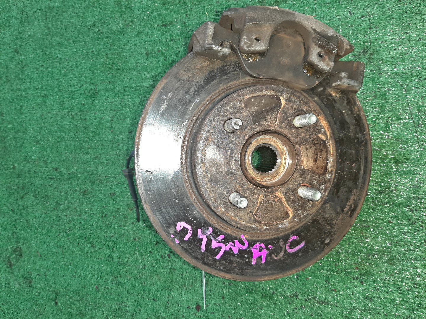Ступица правая передняя MAZDA DEMIO, VERISA DY3W, DY5W, DY3R, DY5R, DC5R, DC5W ZJ-VE, ZY-VE 1 ракурс