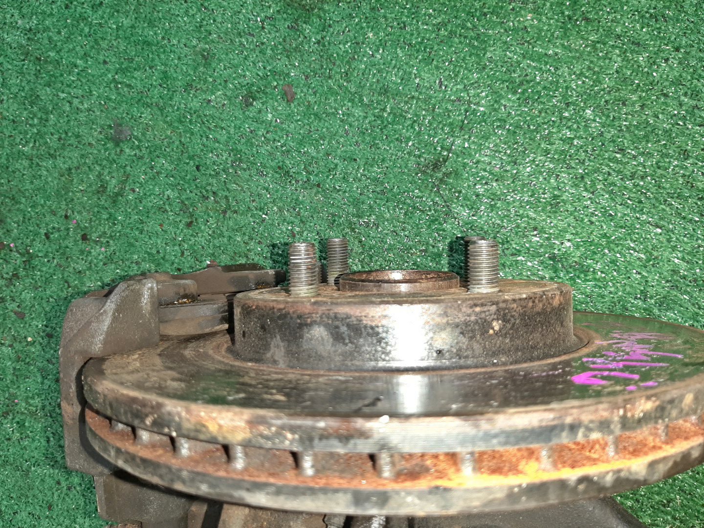 Ступица правая передняя MAZDA DEMIO, VERISA DY3W, DY5W, DY3R, DY5R, DC5R, DC5W ZJ-VE, ZY-VE 2 ракурс
