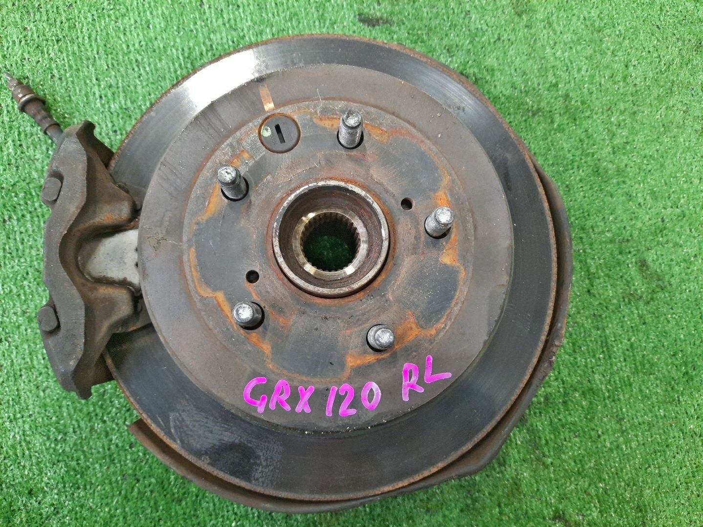 Ступица левая задняя TOYOTA CROWN, MARK X, IS250, IS250C GRS182, GRS180, GRS202, GRS200, GRX120, GRX130, GRX121, GRX133, GSE20 3GR-FSE, 4GR-FSE, 2GR-FSE 1 ракурс Ступица левая задняя TOYOTA CROWN, MARK X, IS250, IS250C GRS182, GRS180, GRS202, GRS200, GRX120, GRX130, GRX121, GRX133, GSE20 3GR-FSE, 4GR-FSE, 2GR-FSE 1 ракурс