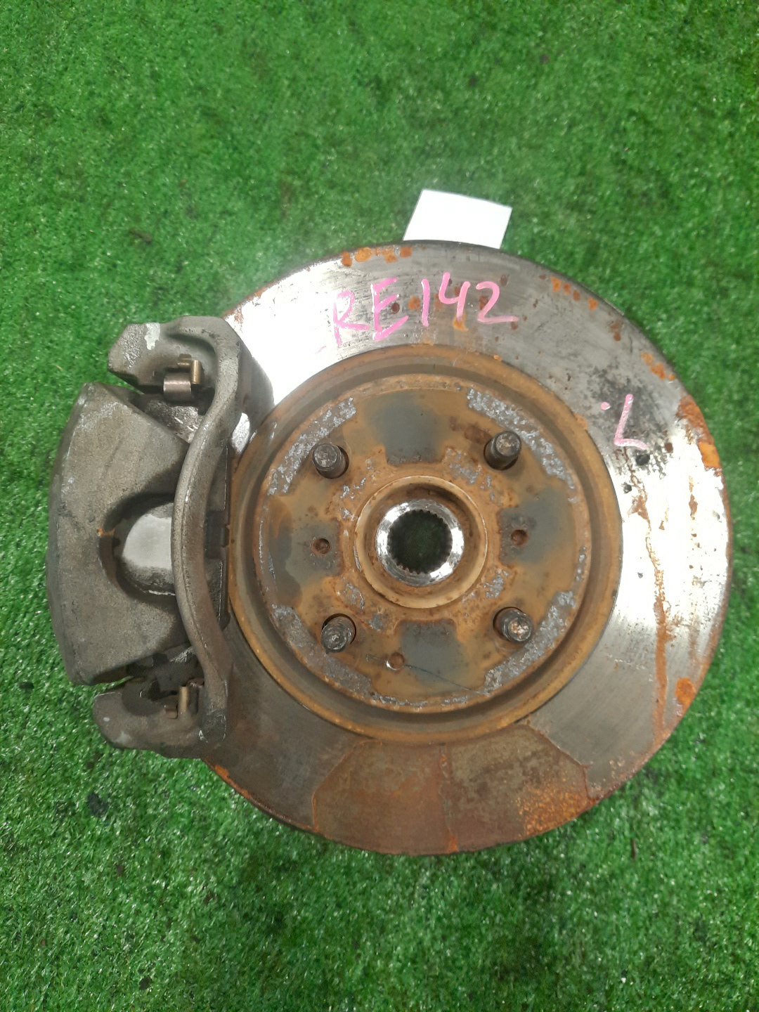 Ступица левая передняя TOYOTA AXIO, COROLLA FIELDER, COROLLA AXIO, FIELDER NZE141, ZRE142, ZRE142G, NZE141G 1NZ-FE, 2ZR-FAE, 2ZR-FE 1 ракурс Ступица левая передняя TOYOTA AXIO, COROLLA FIELDER, COROLLA AXIO, FIELDER NZE141, ZRE142, ZRE142G, NZE141G 1NZ-FE, 2ZR-FAE, 2ZR-FE 1 ракурс