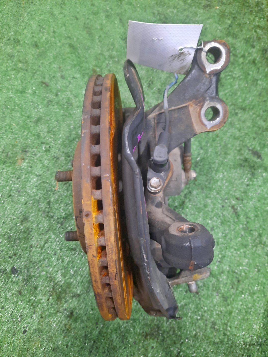 Ступица левая передняя TOYOTA AXIO, COROLLA FIELDER, COROLLA  AXIO, FIELDER NZE141, ZRE142, ZRE142G, NZE141G 1NZ-FE, 2ZR-FAE, 2ZR-FE 3 ракурс