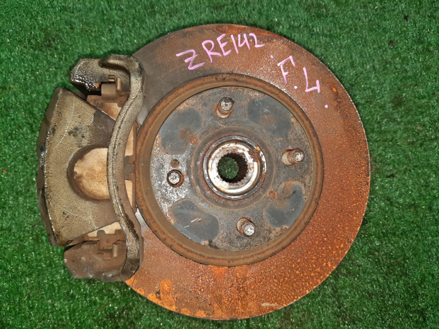 Ступица левая передняя TOYOTA AXIO, COROLLA FIELDER, COROLLA AXIO, FIELDER NZE141, ZRE142, ZRE142G, NZE141G 1NZ-FE, 2ZR-FAE, 2ZR-FE 1 ракурс Ступица левая передняя TOYOTA AXIO, COROLLA FIELDER, COROLLA AXIO, FIELDER NZE141, ZRE142, ZRE142G, NZE141G 1NZ-FE, 2ZR-FAE, 2ZR-FE 1 ракурс