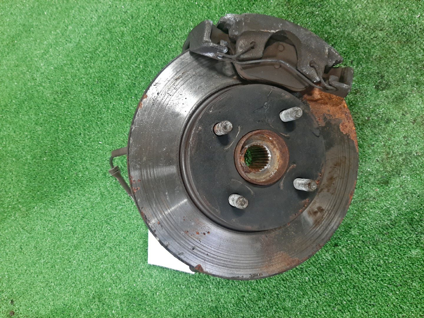 Ступица правая передняя MAZDA DEMIO, VERISA DY3W, DY5W, DY3R, DY5R, DC5R, DC5W ZJ-VE, ZY-VE 1 ракурс