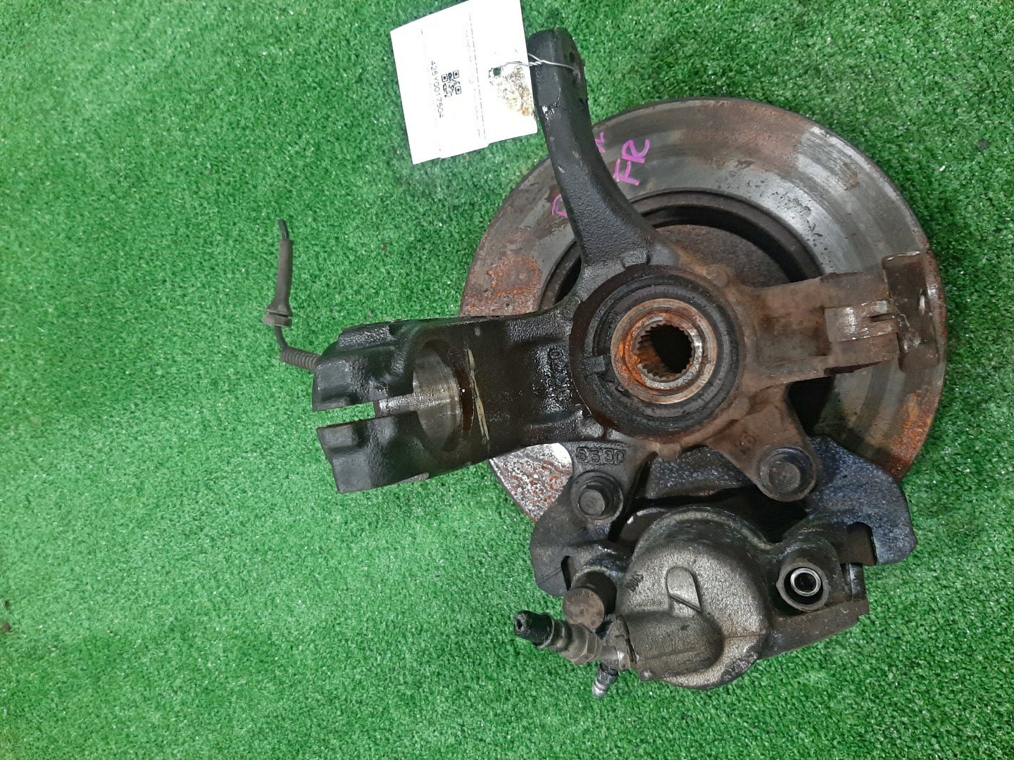 Ступица правая передняя MAZDA DEMIO, VERISA DY3W, DY5W, DY3R, DY5R, DC5R, DC5W ZJ-VE, ZY-VE 3 ракурс