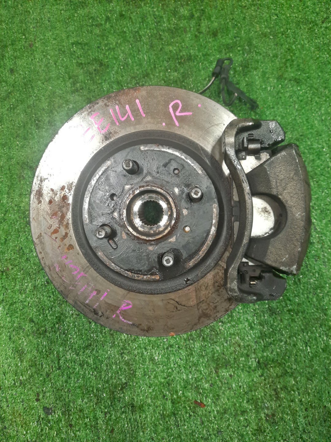 Ступица правая передняя TOYOTA AXIO, COROLLA FIELDER, COROLLA AXIO, FIELDER NZE141, ZRE142, ZRE142G, NZE141G 1NZ-FE, 2ZR-FAE, 2ZR-FE 1 ракурс Ступица правая передняя TOYOTA AXIO, COROLLA FIELDER, COROLLA AXIO, FIELDER NZE141, ZRE142, ZRE142G, NZE141G 1NZ-FE, 2ZR-FAE, 2ZR-FE 1 ракурс