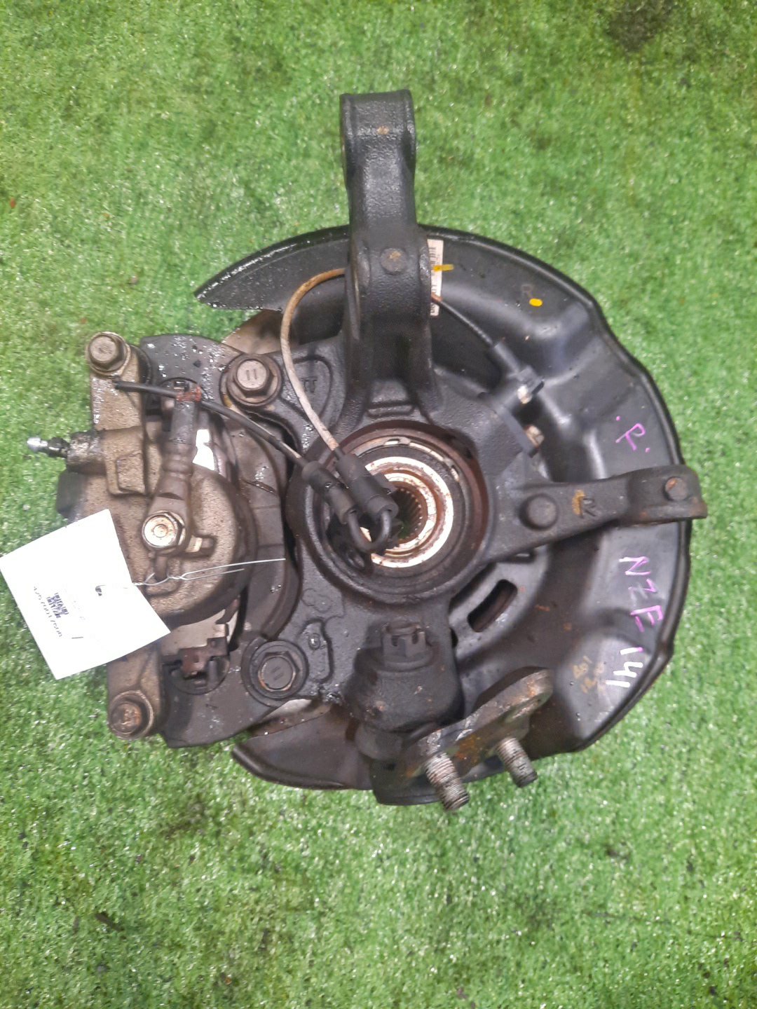 Ступица правая передняя TOYOTA AXIO, COROLLA FIELDER, COROLLA AXIO, FIELDER NZE141, ZRE142, ZRE142G, NZE141G 1NZ-FE, 2ZR-FAE, 2ZR-FE 2 ракурс Ступица правая передняя TOYOTA AXIO, COROLLA FIELDER, COROLLA AXIO, FIELDER NZE141, ZRE142, ZRE142G, NZE141G 1NZ-FE, 2ZR-FAE, 2ZR-FE 2 ракурс