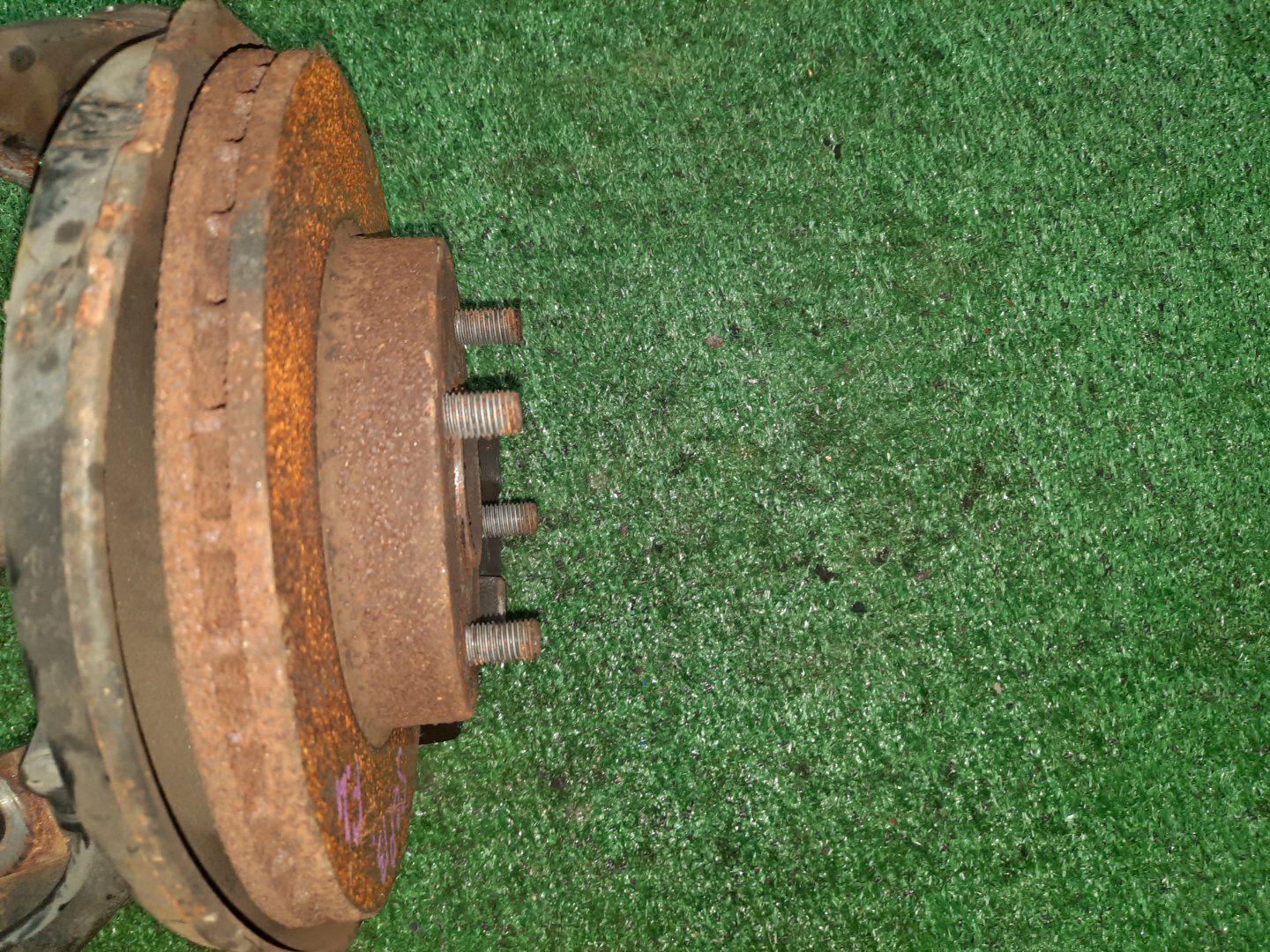 Ступица левая передняя TOYOTA PLATZ, VITZ SCP11, SCP10, SCP13 1SZ-FE, 2SZ-FE 3 ракурс