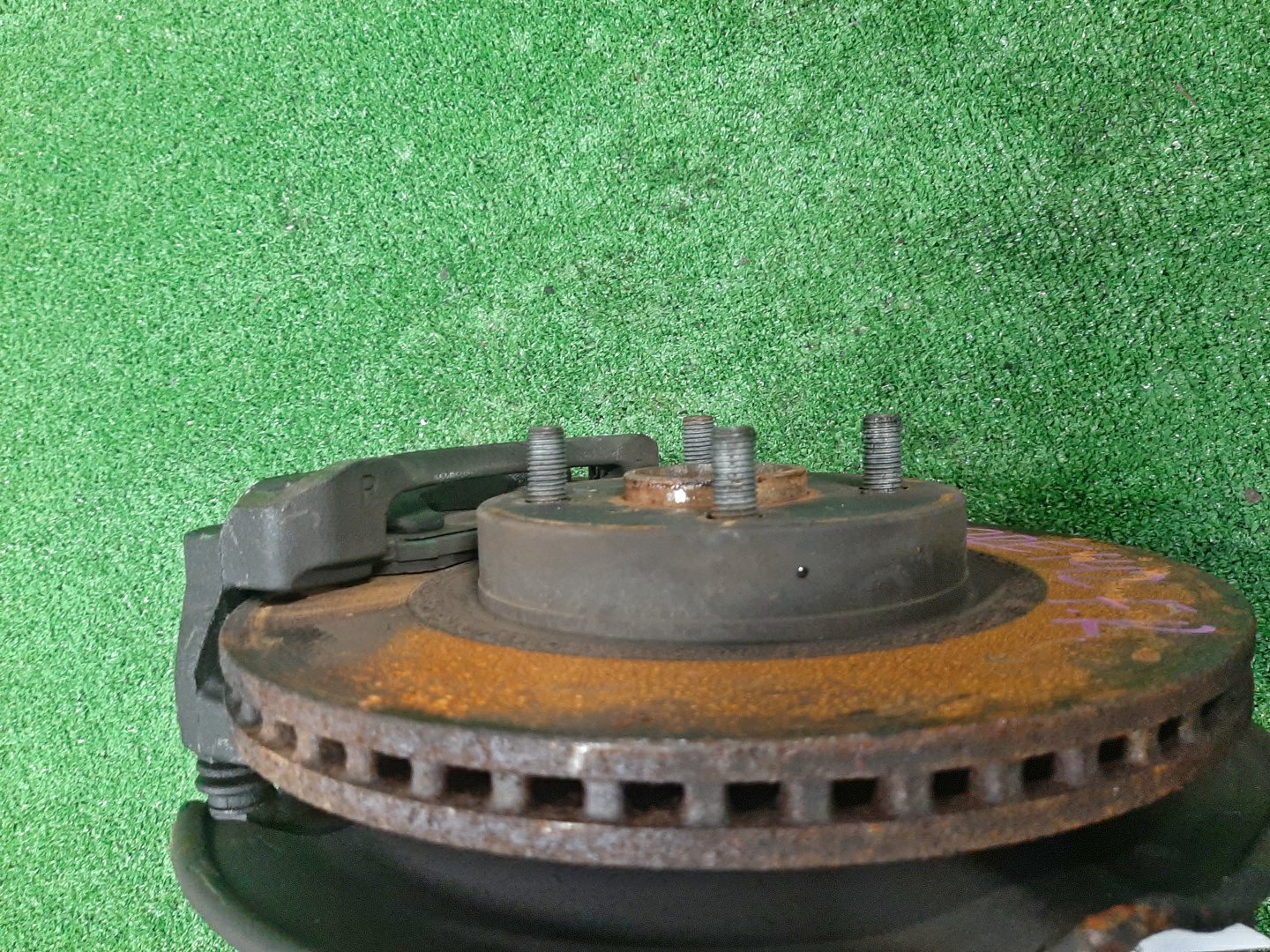 Ступица правая передняя TOYOTA AXIO, COROLLA FIELDER, COROLLA AXIO, FIELDER NZE141, ZRE142, ZRE142G, NZE141G 1NZ-FE, 2ZR-FAE, 2ZR-FE 2 ракурс Ступица правая передняя TOYOTA AXIO, COROLLA FIELDER, COROLLA AXIO, FIELDER NZE141, ZRE142, ZRE142G, NZE141G 1NZ-FE, 2ZR-FAE, 2ZR-FE 2 ракурс