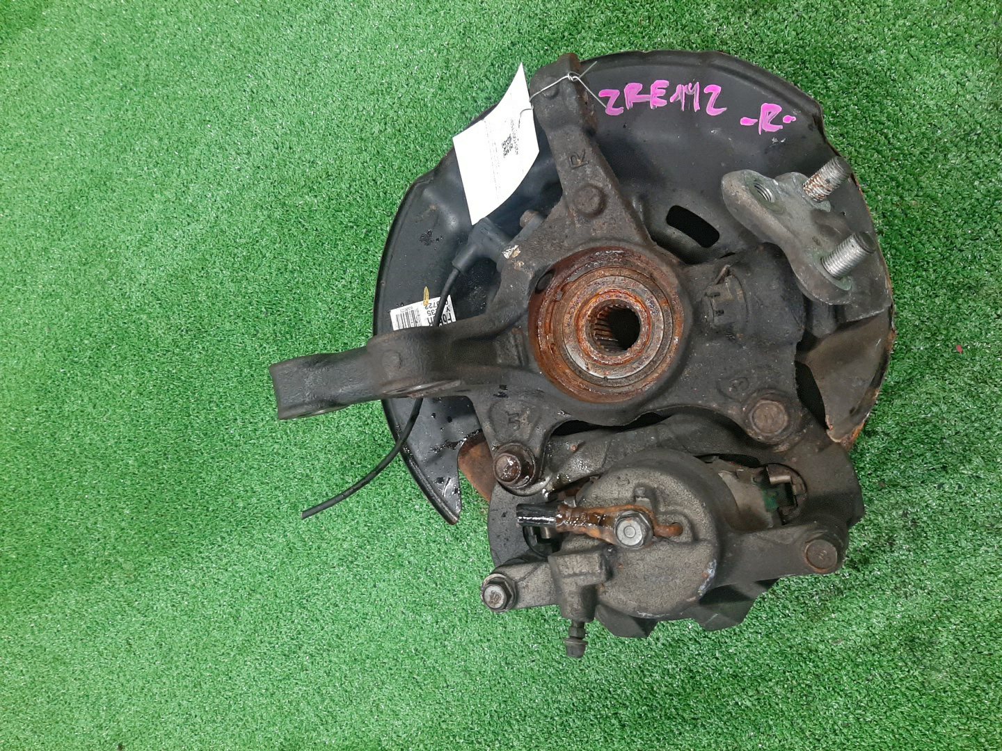 Ступица правая передняя TOYOTA AXIO, COROLLA FIELDER, COROLLA  AXIO, FIELDER NZE141, ZRE142, ZRE142G, NZE141G 1NZ-FE, 2ZR-FAE, 2ZR-FE 3 ракурс
