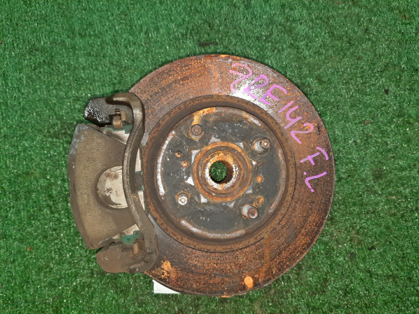 Ступица левая передняя TOYOTA AXIO, COROLLA FIELDER, COROLLA AXIO, FIELDER NZE141, ZRE142, ZRE142G, NZE141G 1NZ-FE, 2ZR-FAE, 2ZR-FE 1 ракурс Ступица левая передняя TOYOTA AXIO, COROLLA FIELDER, COROLLA AXIO, FIELDER NZE141, ZRE142, ZRE142G, NZE141G 1NZ-FE, 2ZR-FAE, 2ZR-FE 1 ракурс