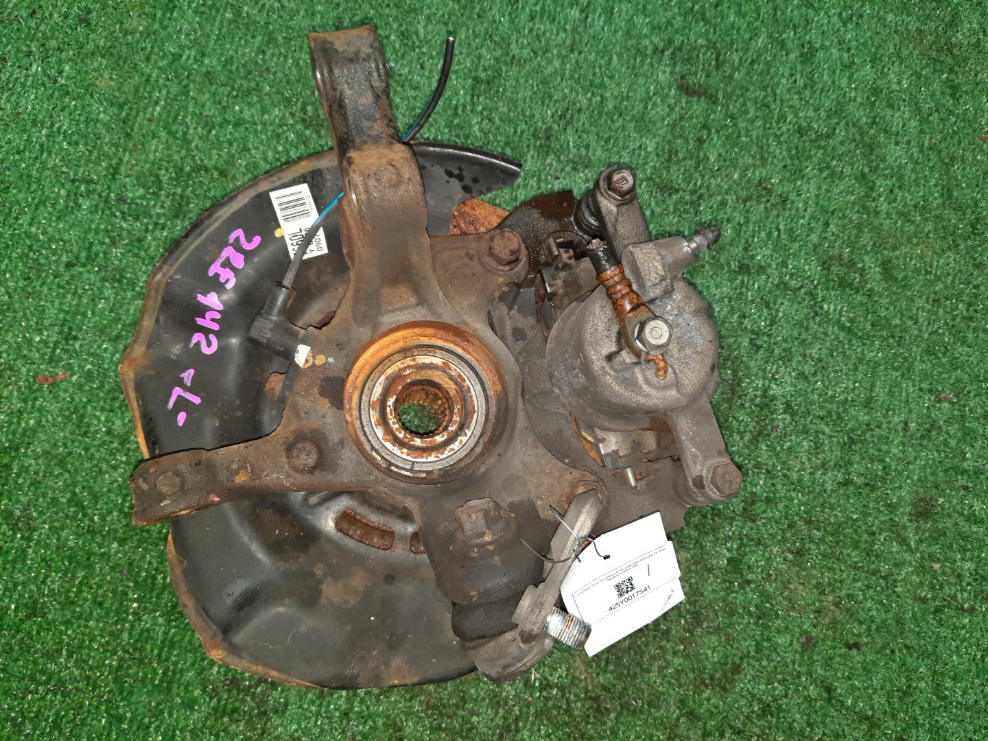 Ступица левая передняя TOYOTA AXIO, COROLLA FIELDER, COROLLA AXIO, FIELDER NZE141, ZRE142, ZRE142G, NZE141G 1NZ-FE, 2ZR-FAE, 2ZR-FE 2 ракурс Ступица левая передняя TOYOTA AXIO, COROLLA FIELDER, COROLLA AXIO, FIELDER NZE141, ZRE142, ZRE142G, NZE141G 1NZ-FE, 2ZR-FAE, 2ZR-FE 2 ракурс