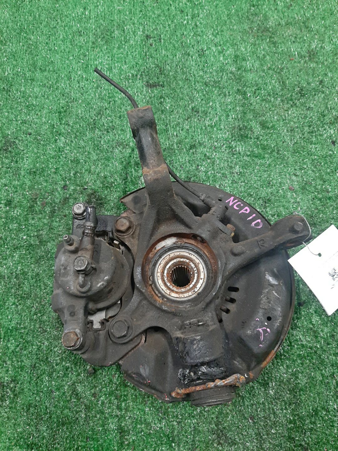 Ступица правая передняя TOYOTA VITZ NCP10 2NZ-FE 3 ракурс