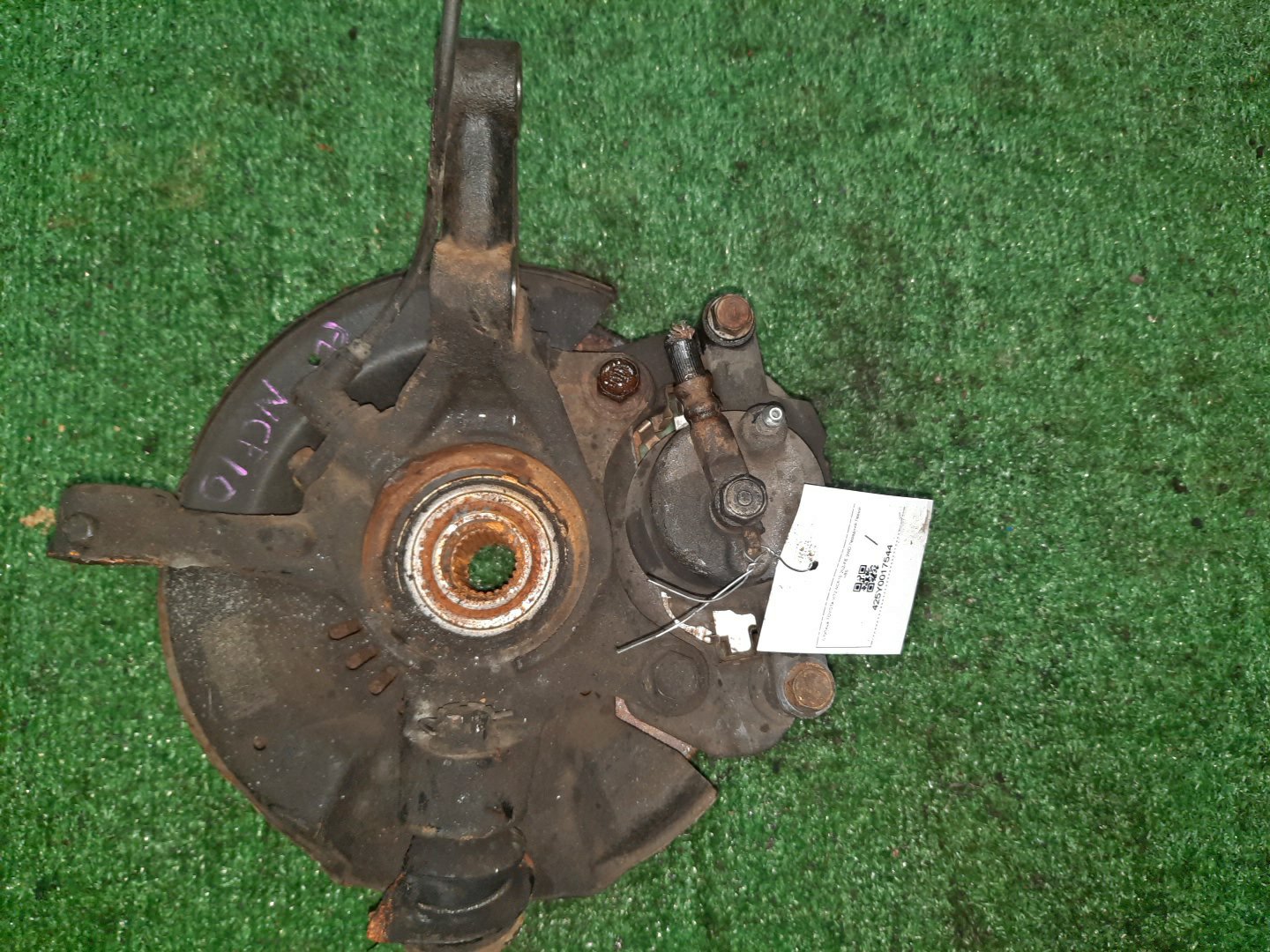 Ступица левая передняя TOYOTA VITZ NCP10 2NZ-FE 2 ракурс