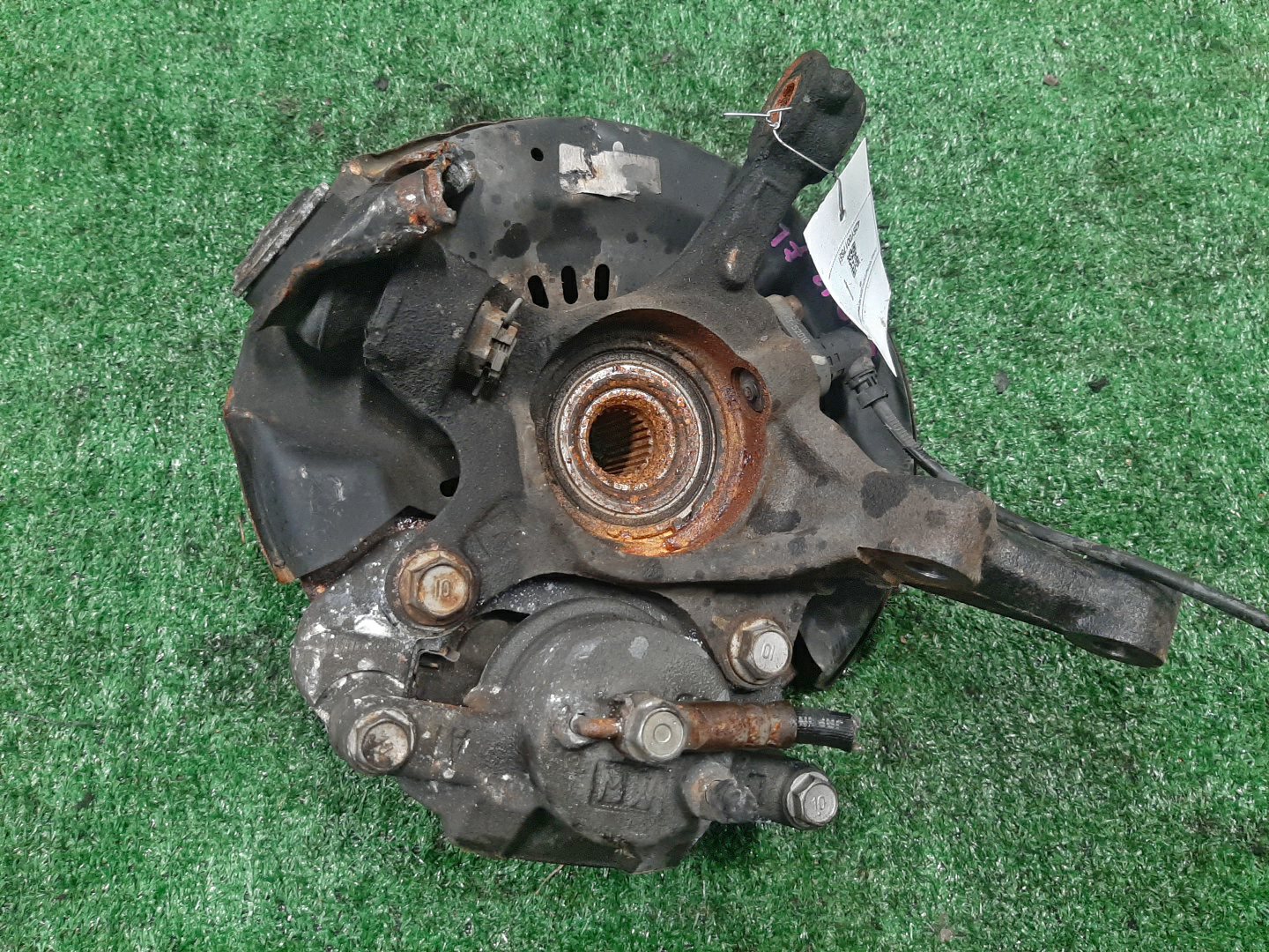 Ступица левая передняя TOYOTA PLATZ, VITZ SCP11, SCP10, SCP13 1SZ-FE, 2SZ-FE 3 ракурс