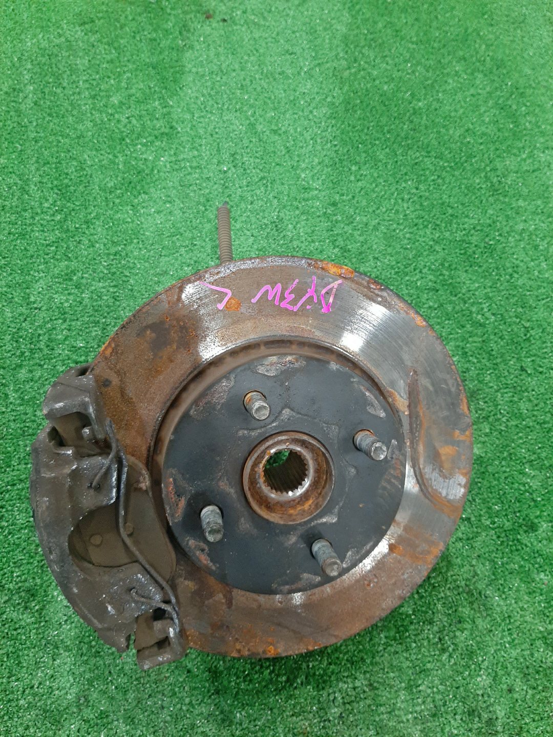 Ступица левая передняя  MAZDA DEMIO, VERISA DY3W, DY5W, DY3R, DY5R, DC5R, DC5W ZJ-VE, ZY-VE 1 ракурс
