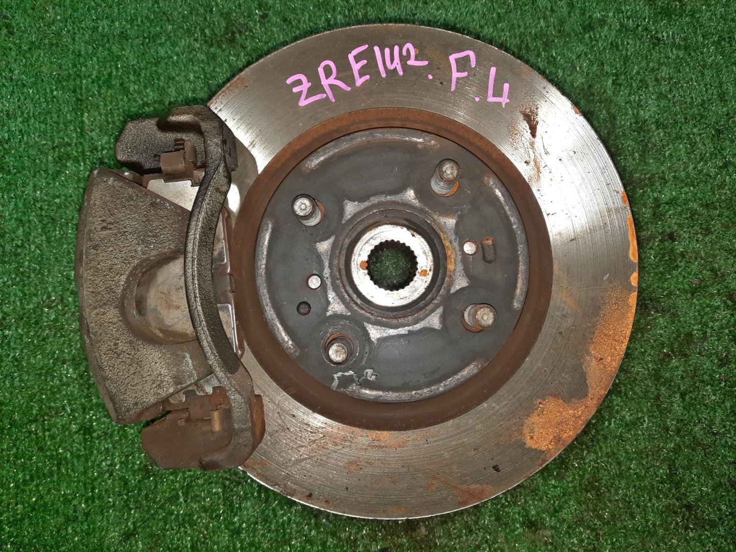 Ступица левая передняя TOYOTA AXIO, COROLLA FIELDER, COROLLA AXIO, FIELDER NZE141, ZRE142, ZRE142G, NZE141G 1NZ-FE, 2ZR-FAE, 2ZR-FE 1 ракурс Ступица левая передняя TOYOTA AXIO, COROLLA FIELDER, COROLLA AXIO, FIELDER NZE141, ZRE142, ZRE142G, NZE141G 1NZ-FE, 2ZR-FAE, 2ZR-FE 1 ракурс