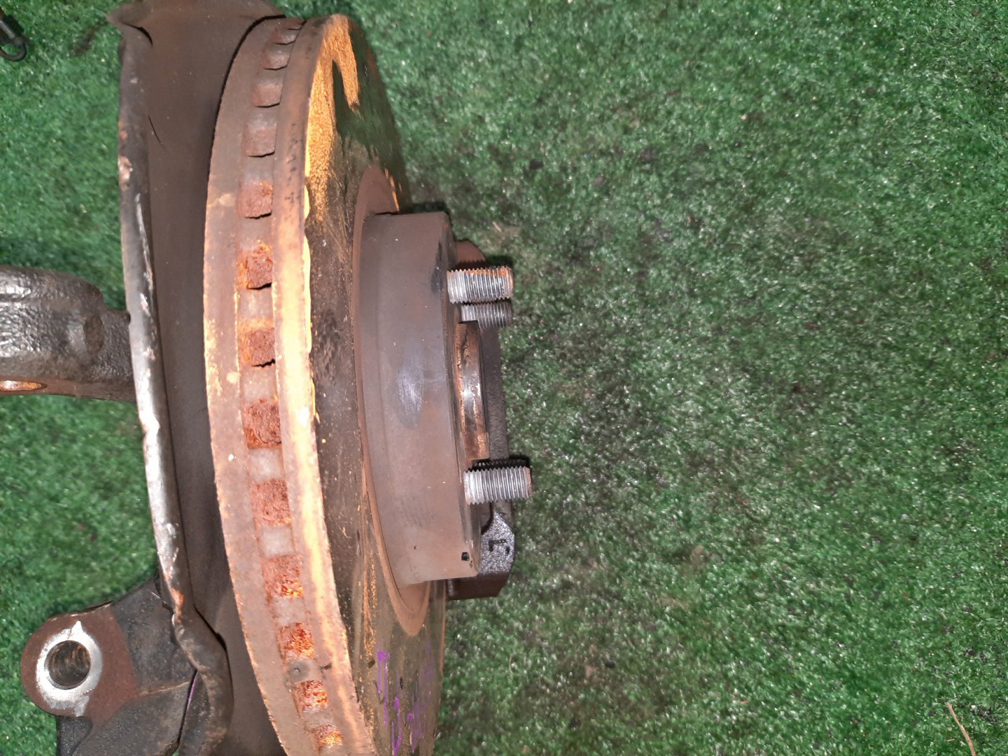 Ступица левая передняя TOYOTA AXIO, COROLLA FIELDER, COROLLA  AXIO, FIELDER NZE141, ZRE142, ZRE142G, NZE141G 1NZ-FE, 2ZR-FAE, 2ZR-FE 3 ракурс