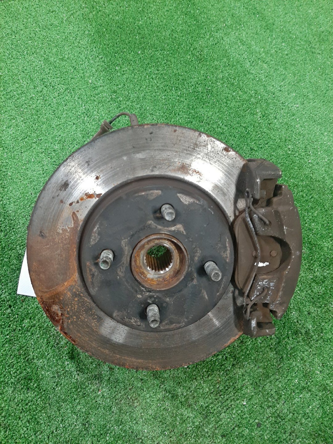 Ступица правая передняя  MAZDA DEMIO, VERISA DY3W, DY5W, DY3R, DY5R, DC5R, DC5W ZJ-VE, ZY-VE 1 ракурс