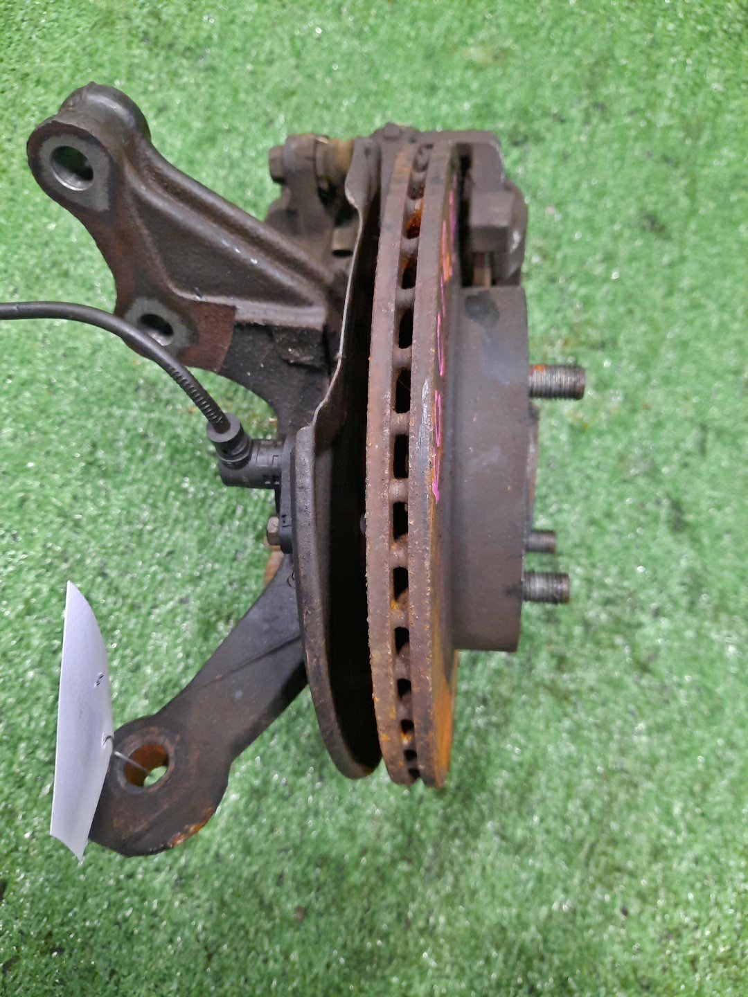 Ступица правая передняя TOYOTA PASSO, BOON KGC15, KGC10, QNC10, M301S, M310S, M300S 1KR-FE, K3-VE 3 ракурс