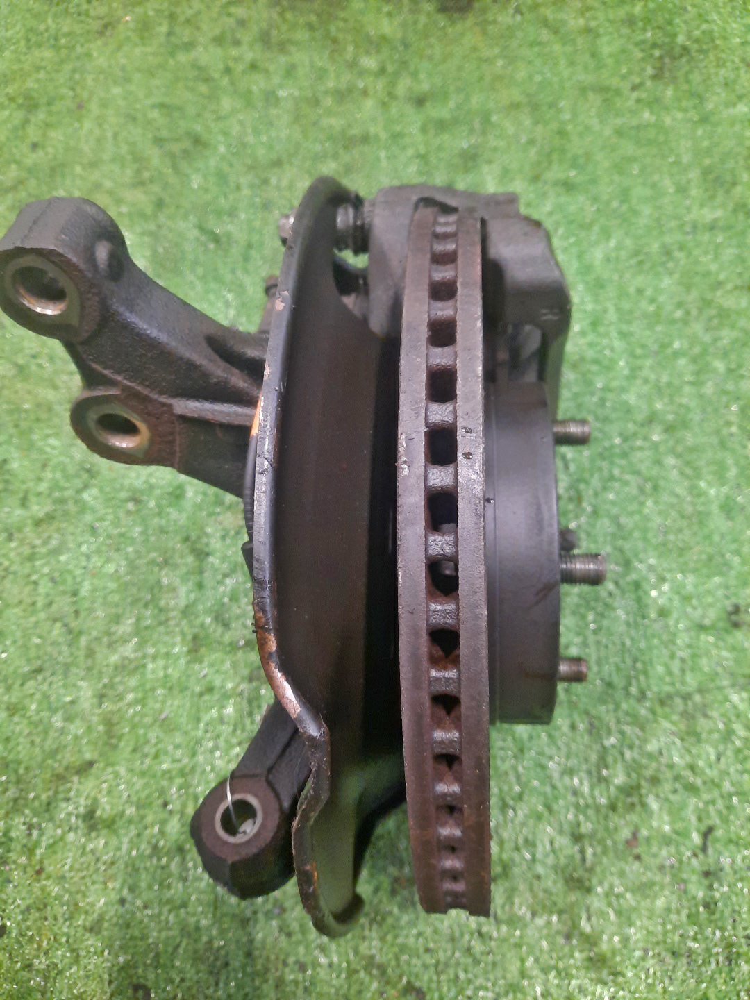 Ступица правая передняя TOYOTA AXIO, COROLLA FIELDER, COROLLA  AXIO, FIELDER NZE141, ZRE142, ZRE142G, NZE141G 1NZ-FE, 2ZR-FAE, 2ZR-FE 3 ракурс