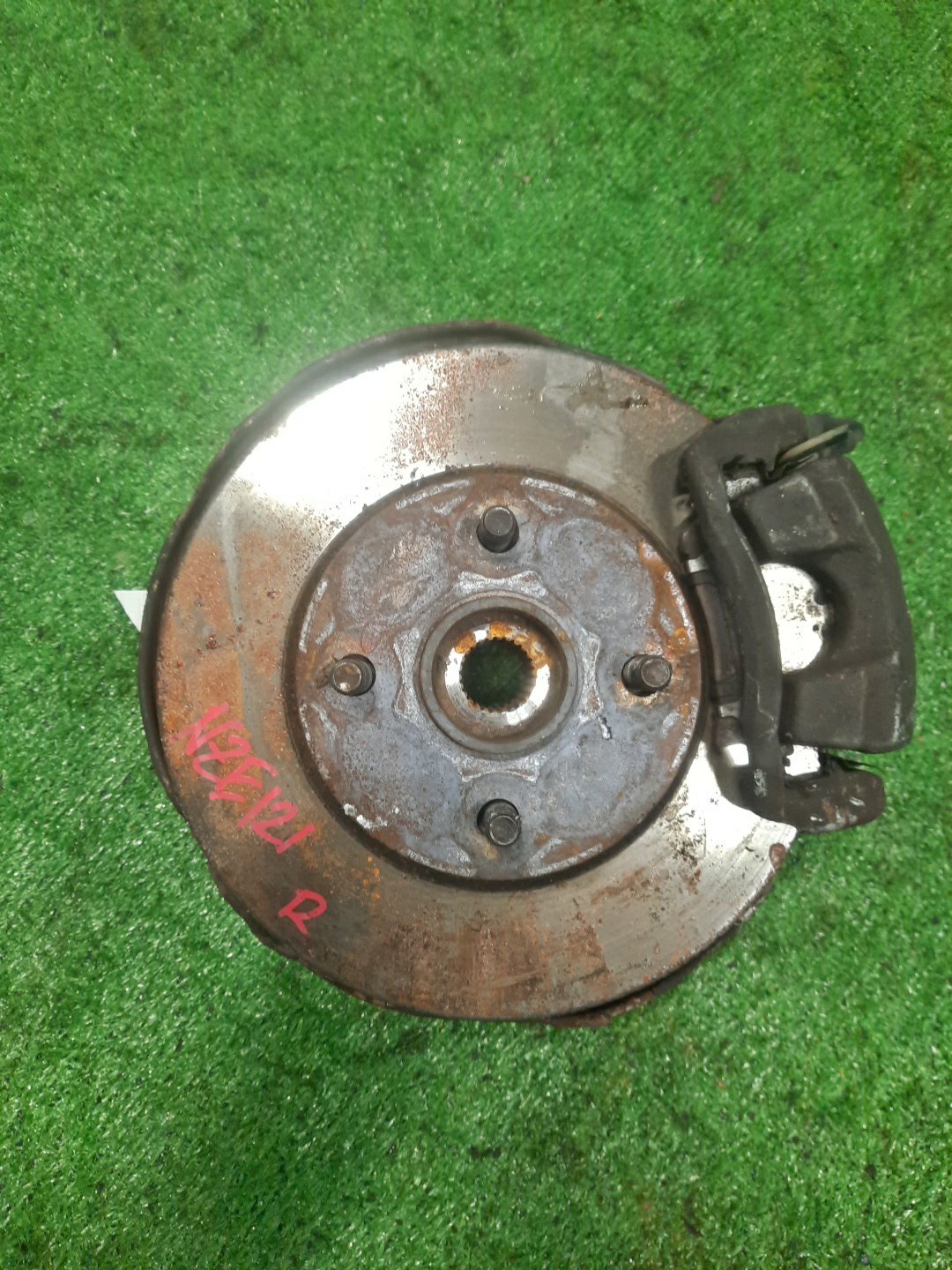 Ступица правая передняя TOYOTA COROLLA, COROLLA FIELDER, ALLEX, COROLLA RUNX NZE121, NZE121G 1NZ-FE 2 ракурс