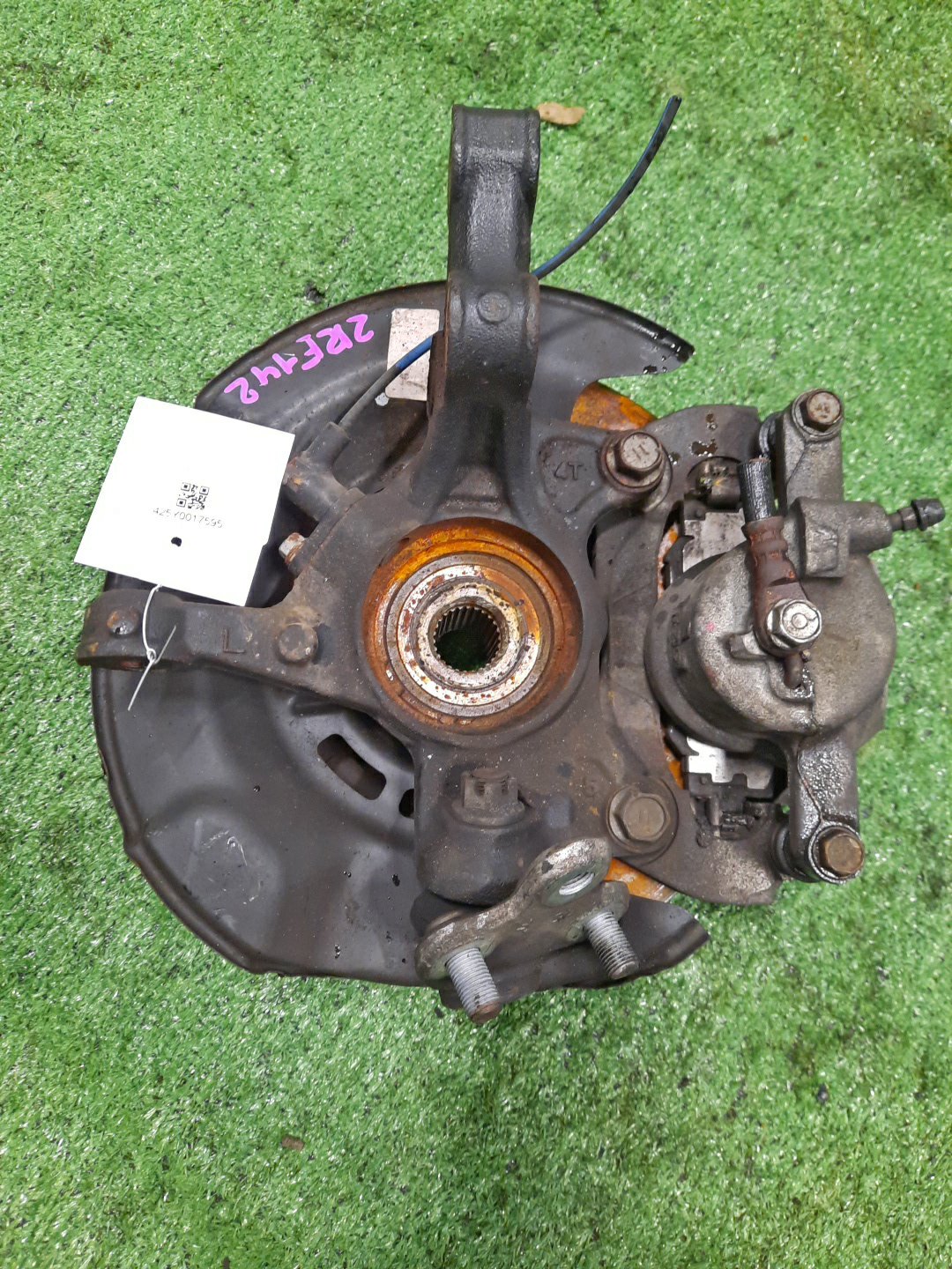 Ступица левая передняя TOYOTA AXIO, COROLLA FIELDER, COROLLA AXIO, FIELDER NZE141, ZRE142, ZRE142G, NZE141G 1NZ-FE, 2ZR-FAE, 2ZR-FE 2 ракурс Ступица левая передняя TOYOTA AXIO, COROLLA FIELDER, COROLLA AXIO, FIELDER NZE141, ZRE142, ZRE142G, NZE141G 1NZ-FE, 2ZR-FAE, 2ZR-FE 2 ракурс