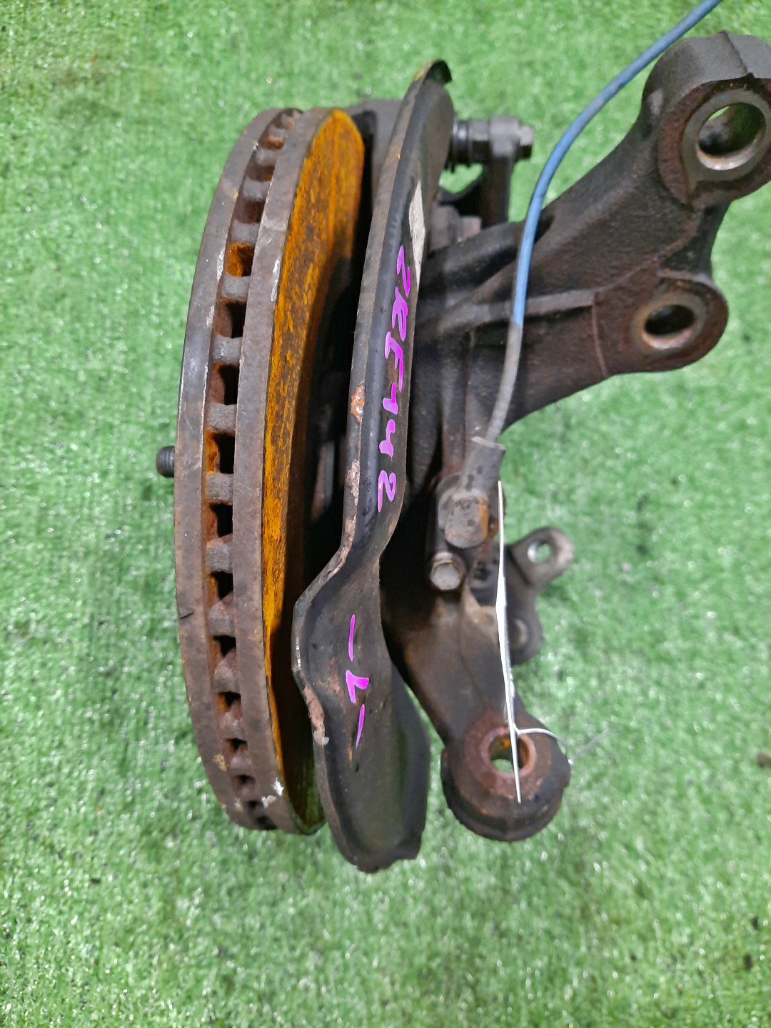 Ступица левая передняя TOYOTA AXIO, COROLLA FIELDER, COROLLA  AXIO, FIELDER NZE141, ZRE142, ZRE142G, NZE141G 1NZ-FE, 2ZR-FAE, 2ZR-FE 3 ракурс