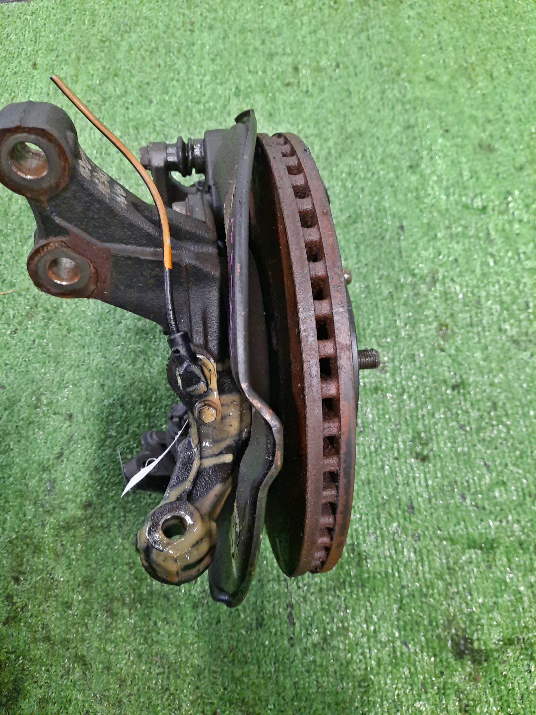 Ступица правая передняя TOYOTA AXIO, COROLLA FIELDER, COROLLA  AXIO, FIELDER NZE141, ZRE142, ZRE142G, NZE141G 1NZ-FE, 2ZR-FAE, 2ZR-FE 3 ракурс